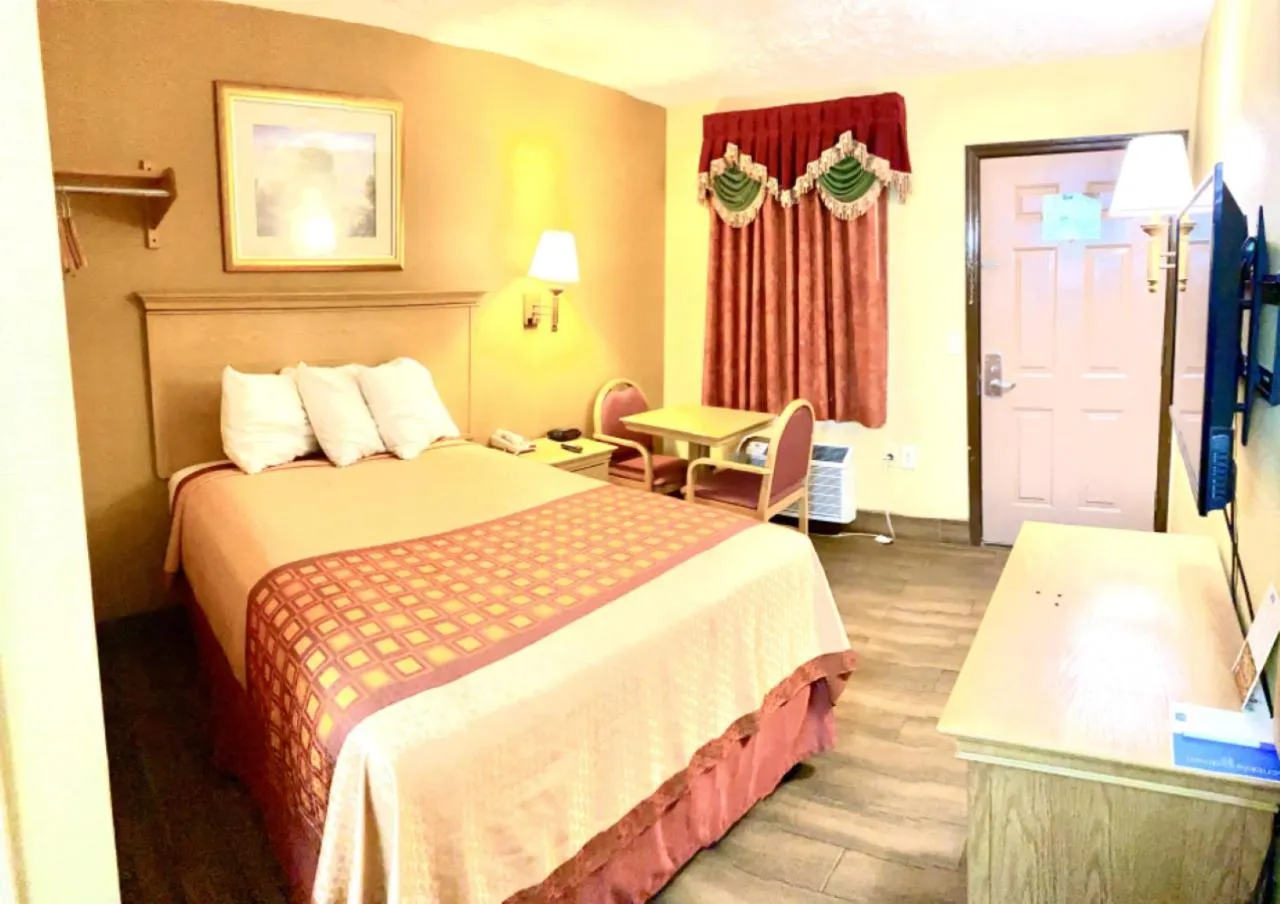 Bed in Rodeway Inn Goodlettsville South