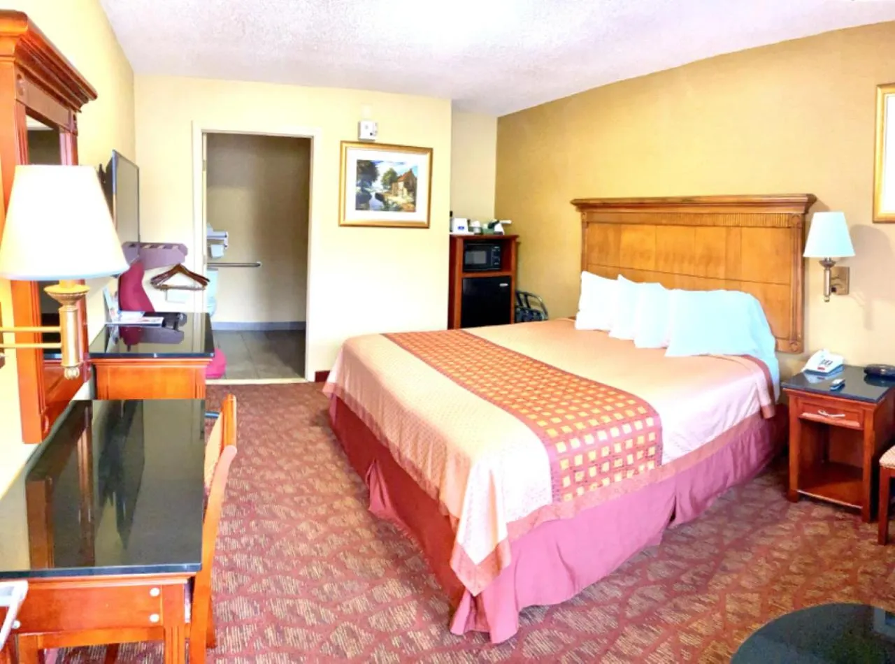 Bed in Rodeway Inn Goodlettsville South