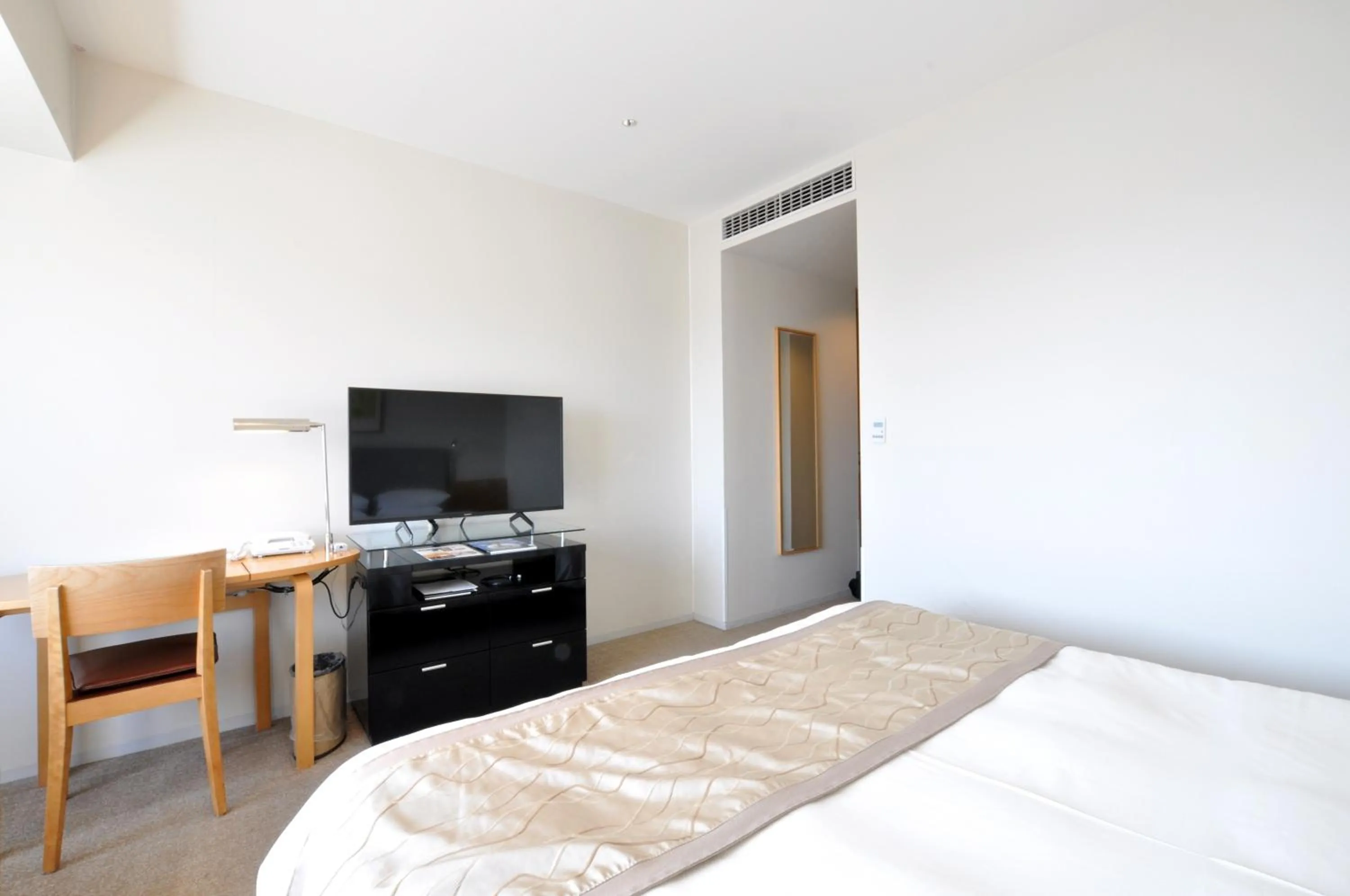 Photo of the whole room, Bed in Hotel Nikko Niigata