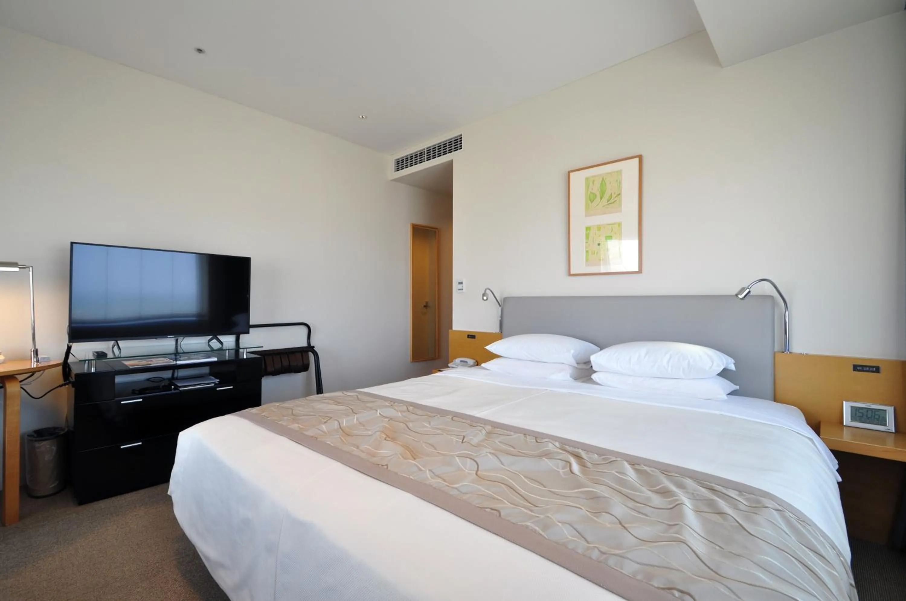 Photo of the whole room, Bed in Hotel Nikko Niigata