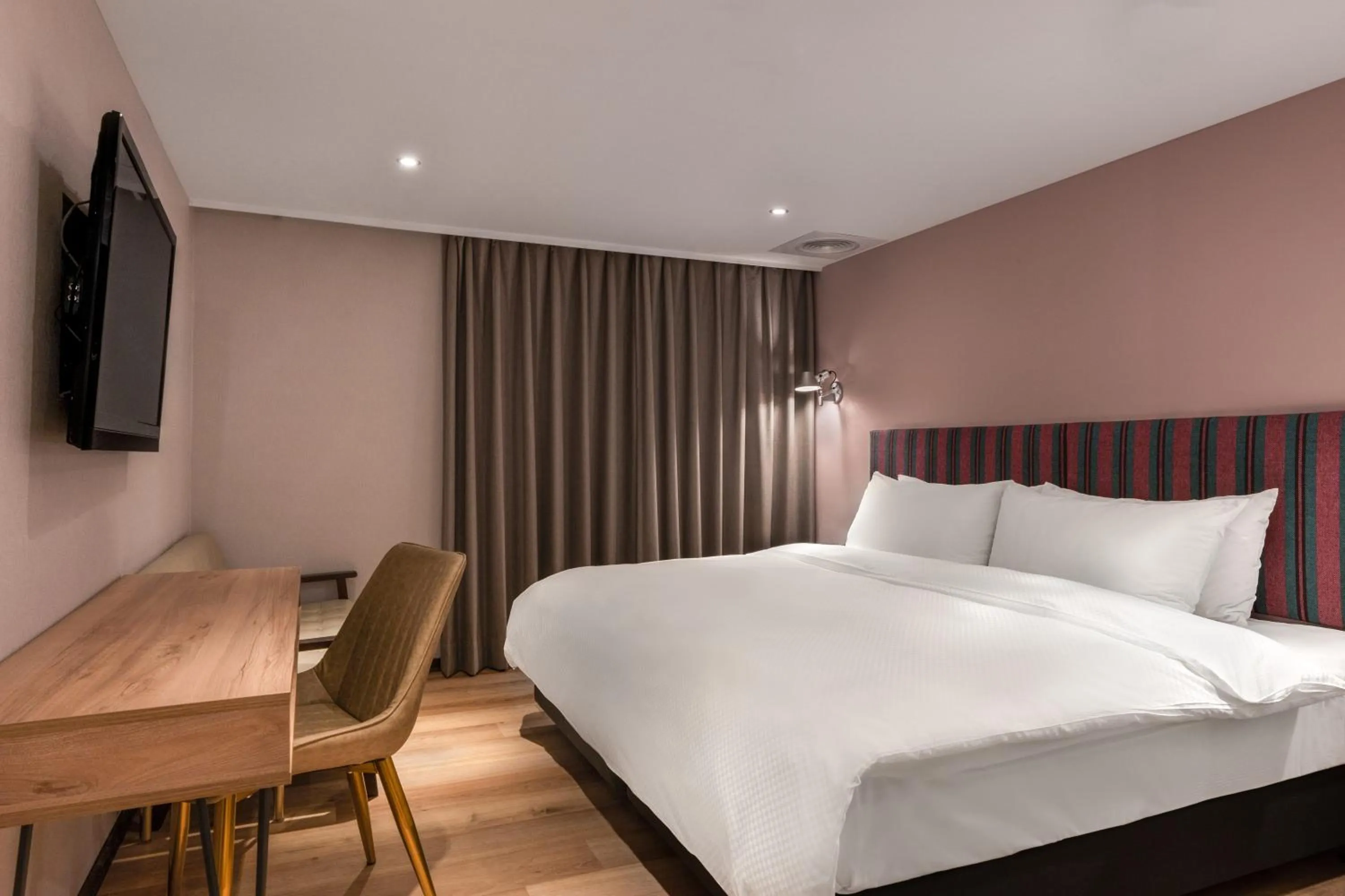 Photo of the whole room, Bed in River Inn Kenting