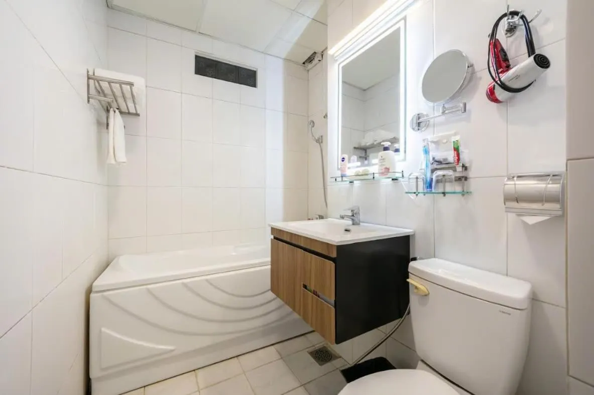 Toilet in A25 Hotel - 30 An Dương