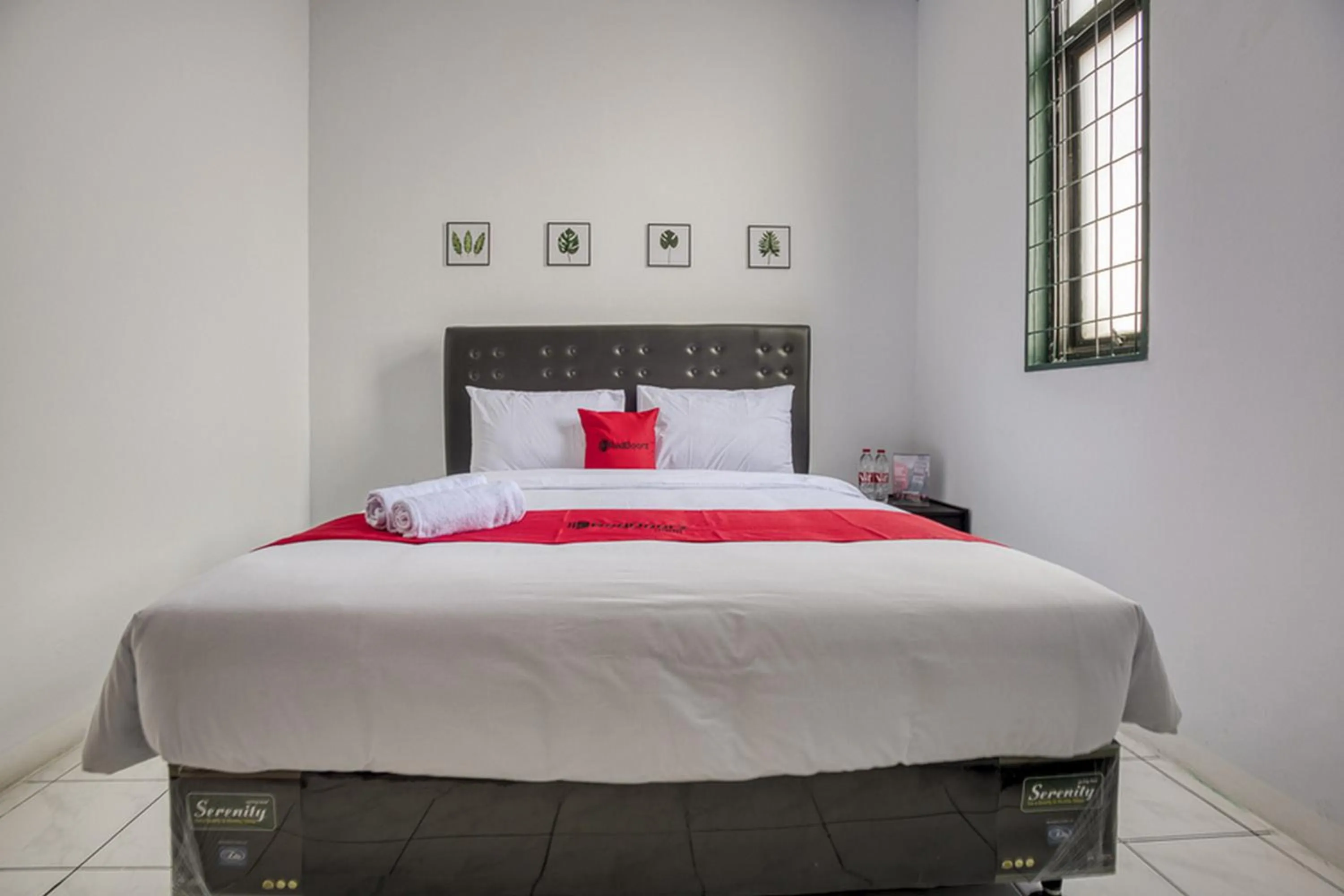 Bed in RedDoorz Plus near Jakarta Kota Station