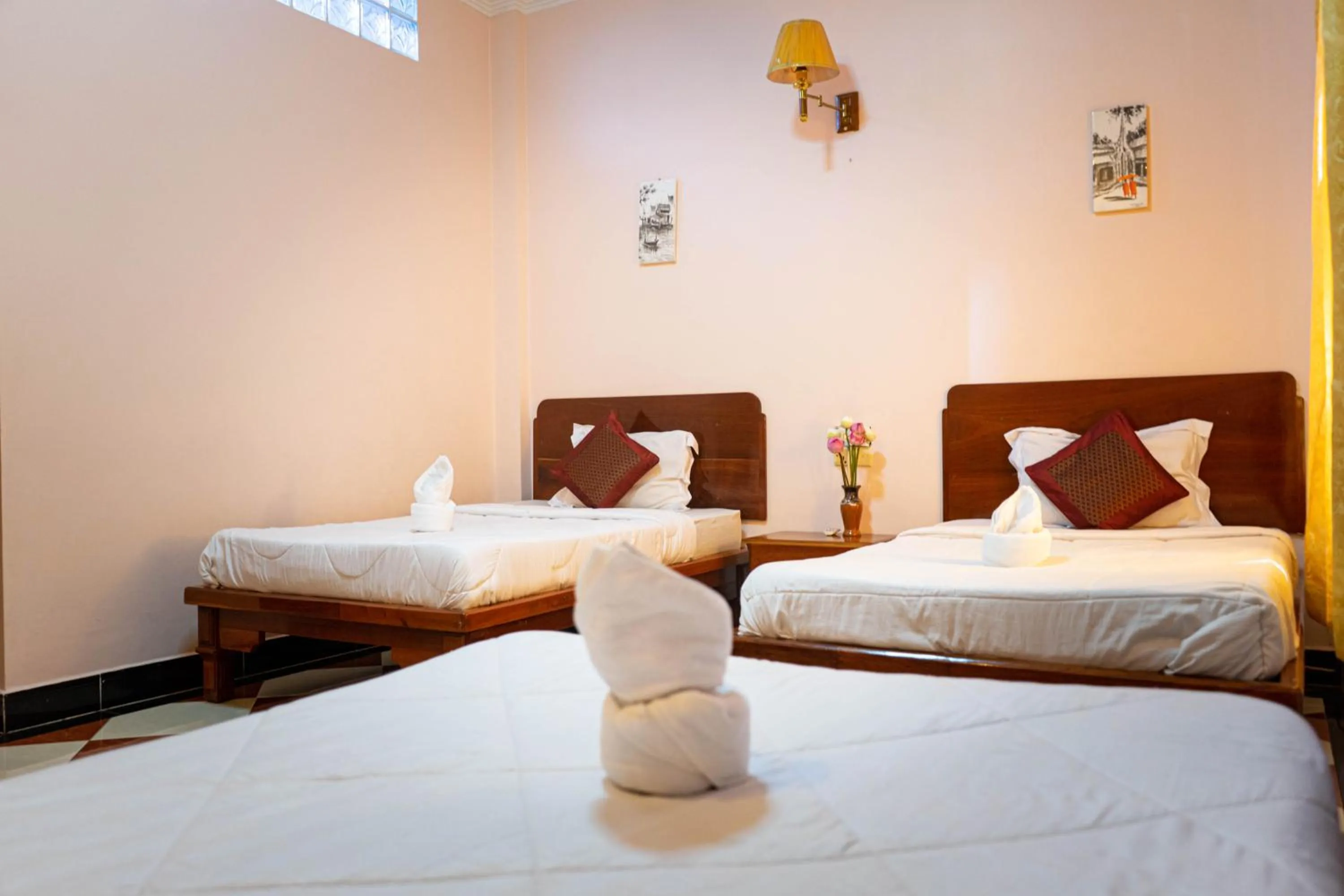 Bed in Nawin Palace Guesthouse