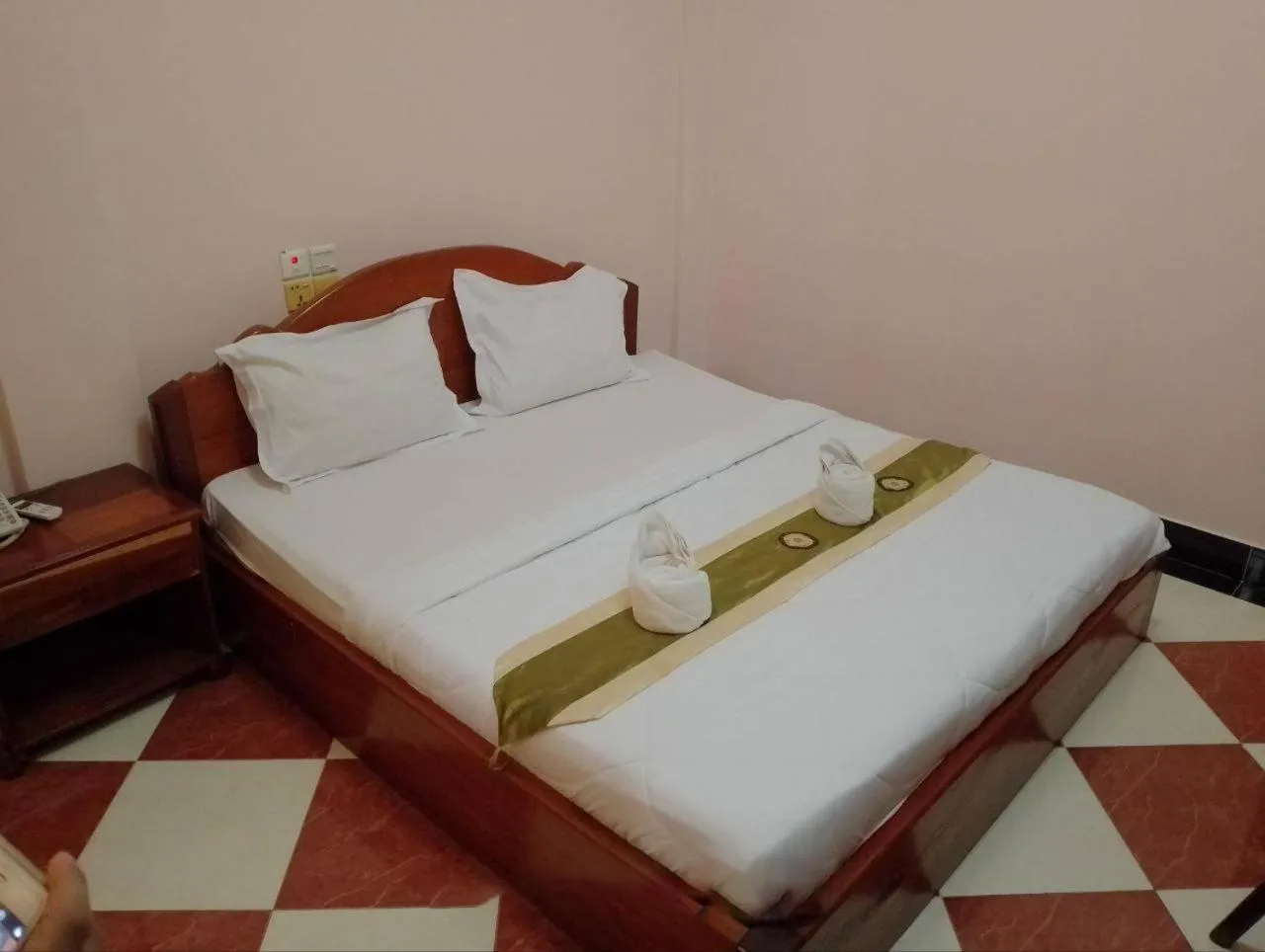 Bed in Nawin Palace Guesthouse
