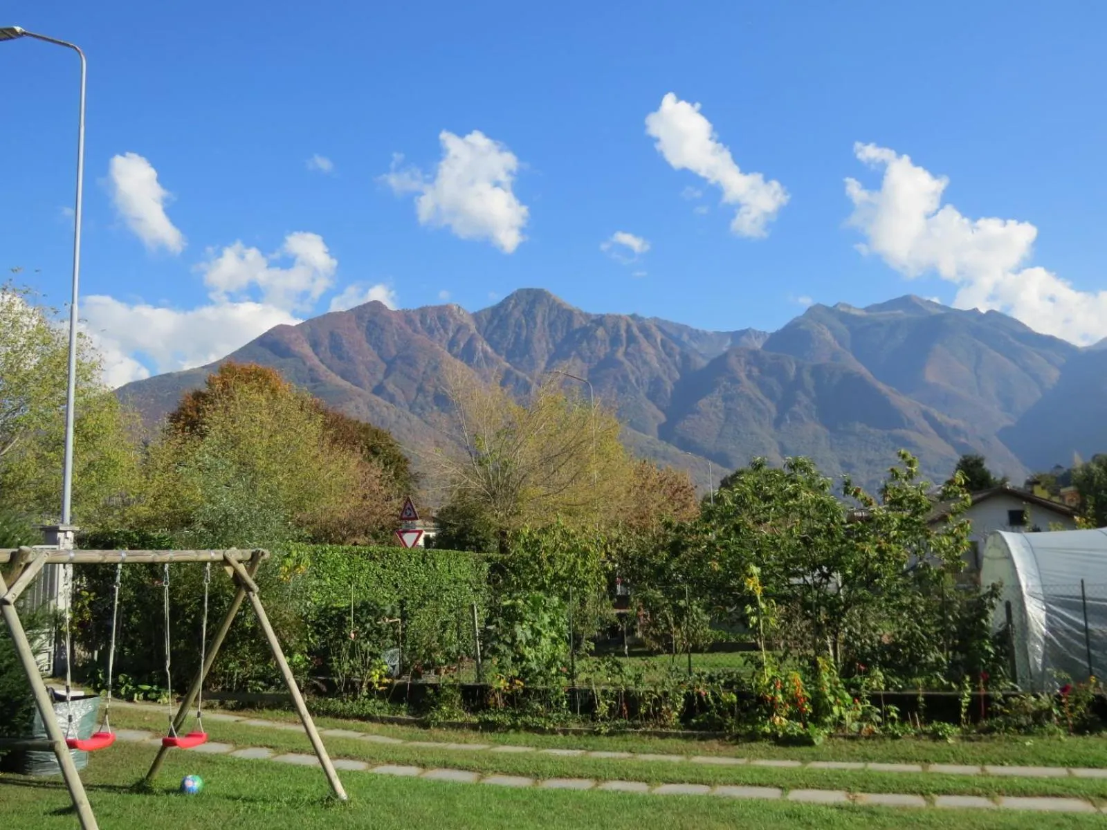 Children play ground in CASA AZZURRA Domodossola FREE PARKING