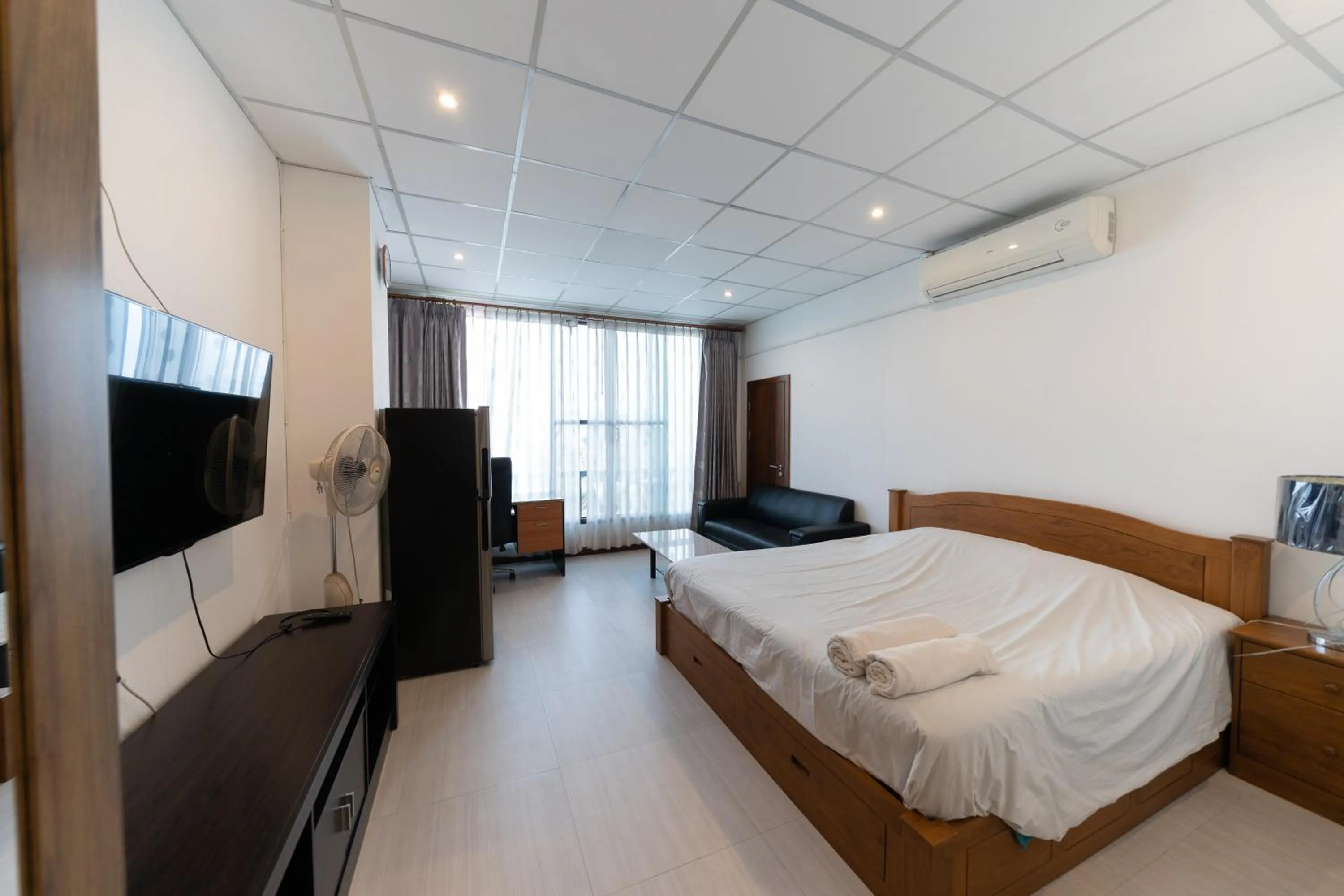 Photo of the whole room, Bed in Chiang Mai Mansion