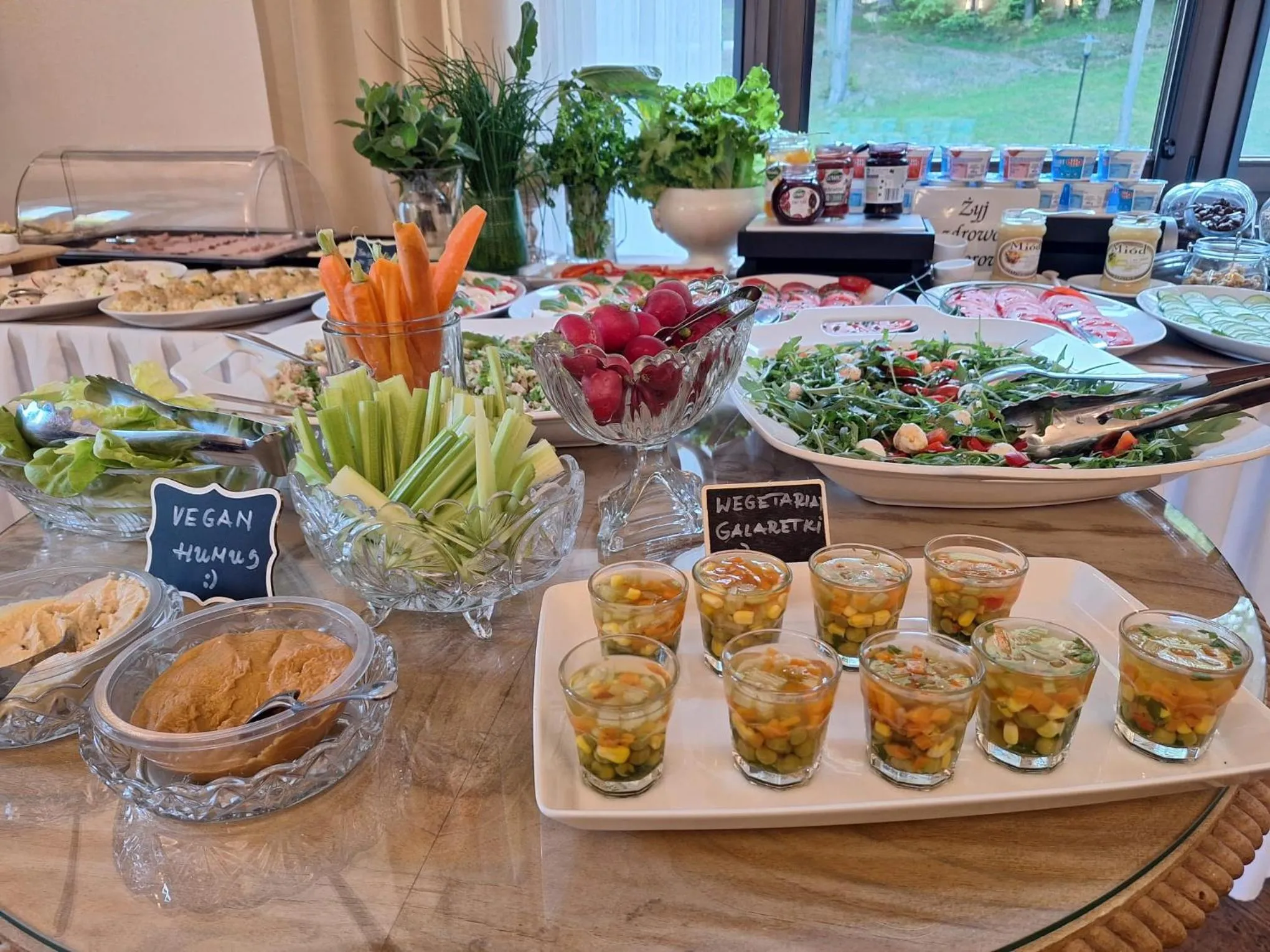 Restaurant/places to eat in Petite Charlotta