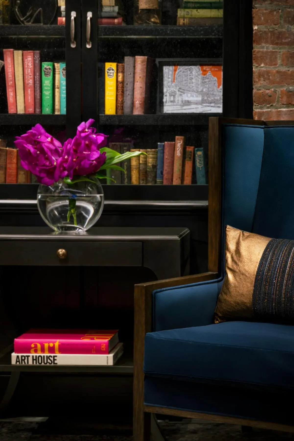 Library in Arthouse Hotel