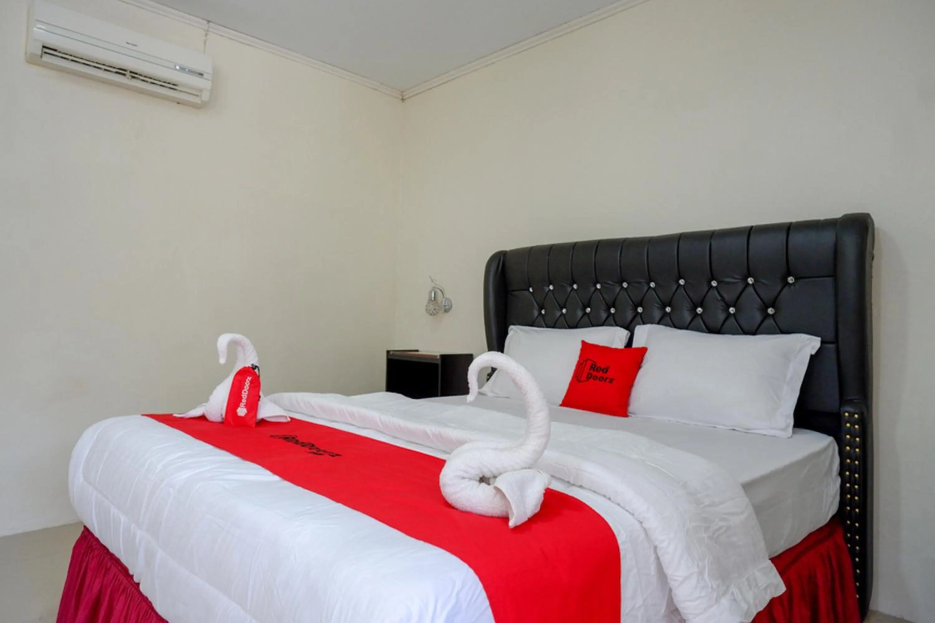 RedDoorz Plus Syariah at Alam Raya Hotel