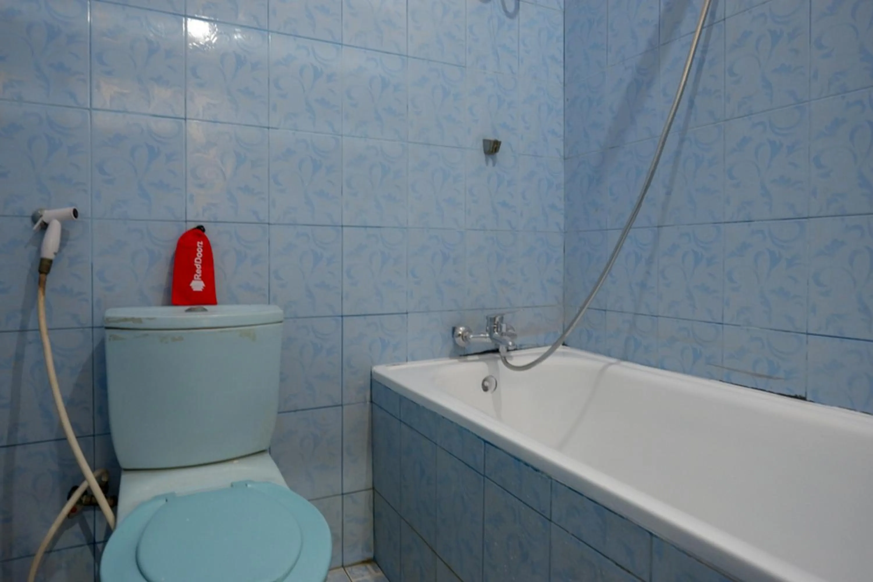 RedDoorz Plus Syariah at Alam Raya Hotel