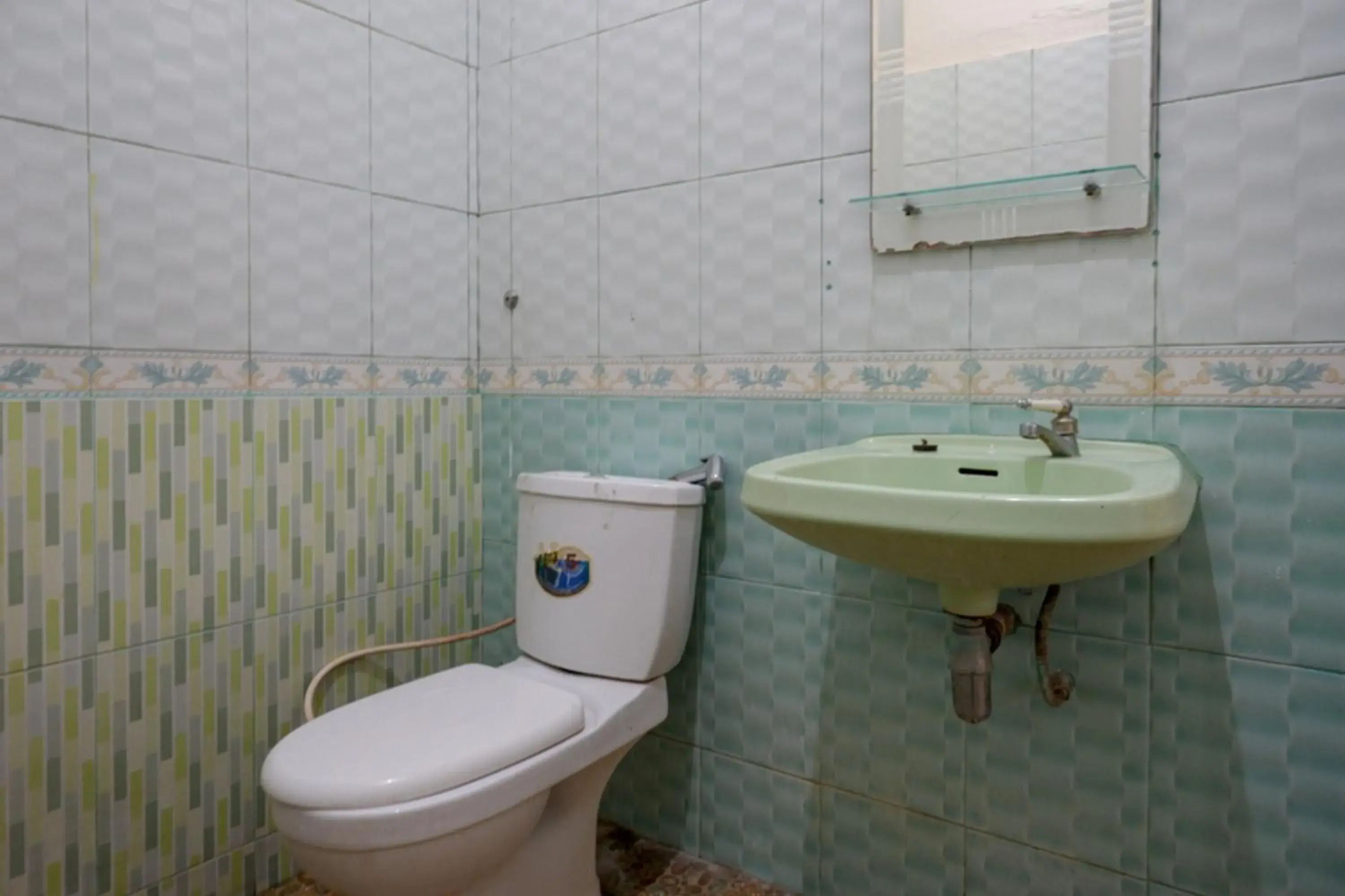 Standard Twin Room in RedDoorz Plus Syariah at Alam Raya Hotel Standard Twin Room in RedDoorz Plus Syariah at Alam Raya Hotel