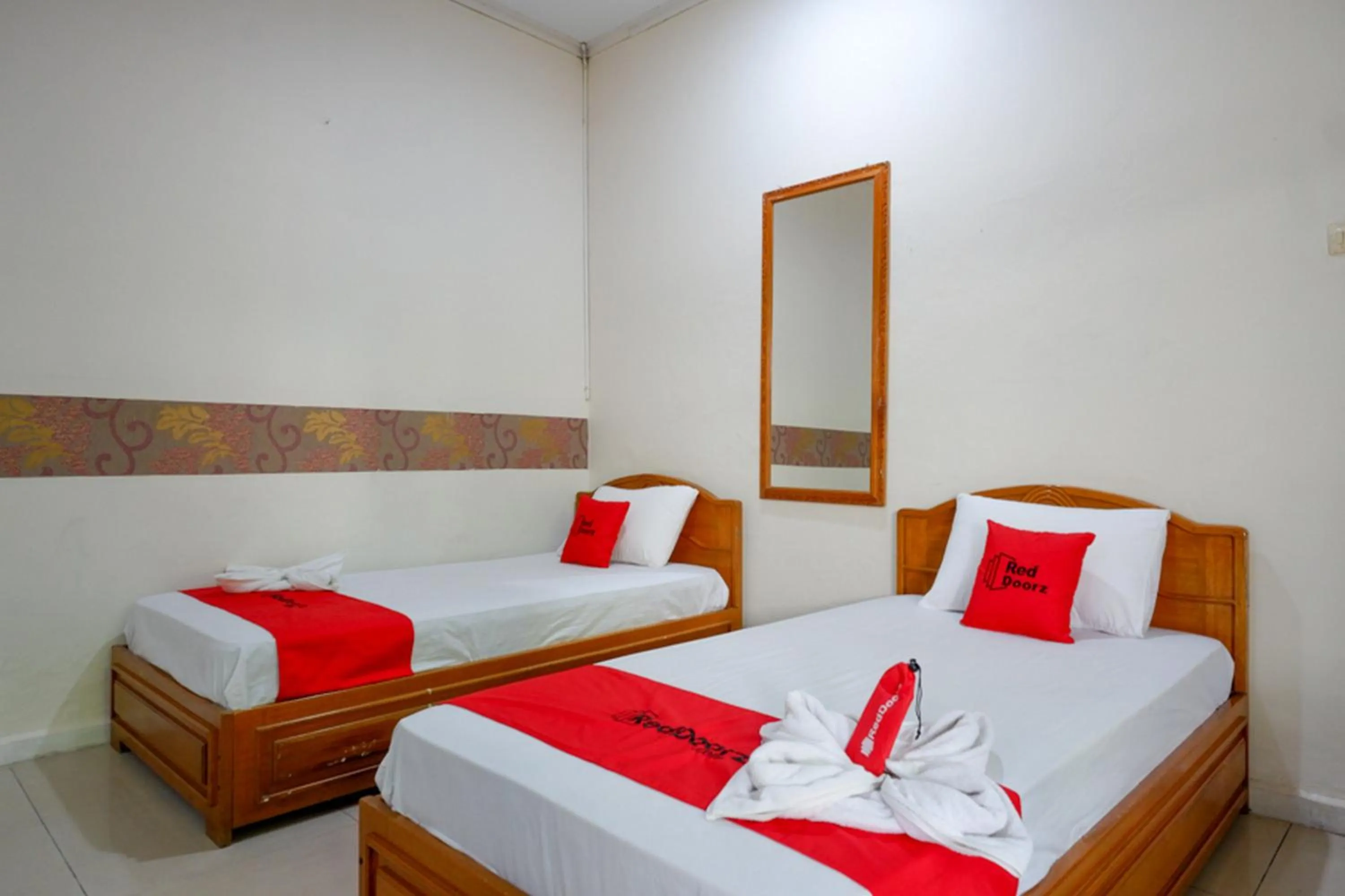 RedDoorz Plus Syariah at Alam Raya Hotel