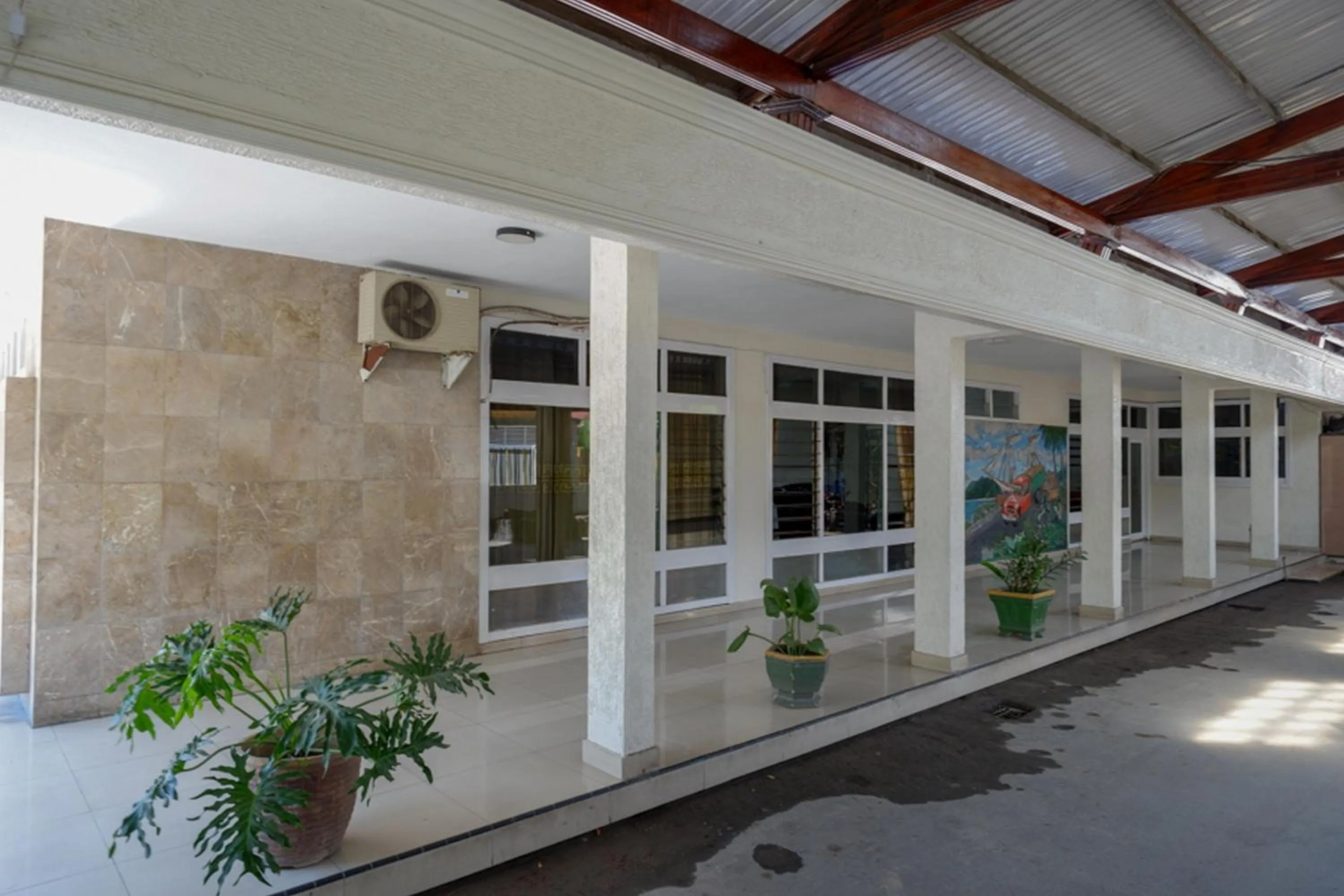 RedDoorz Plus Syariah at Alam Raya Hotel