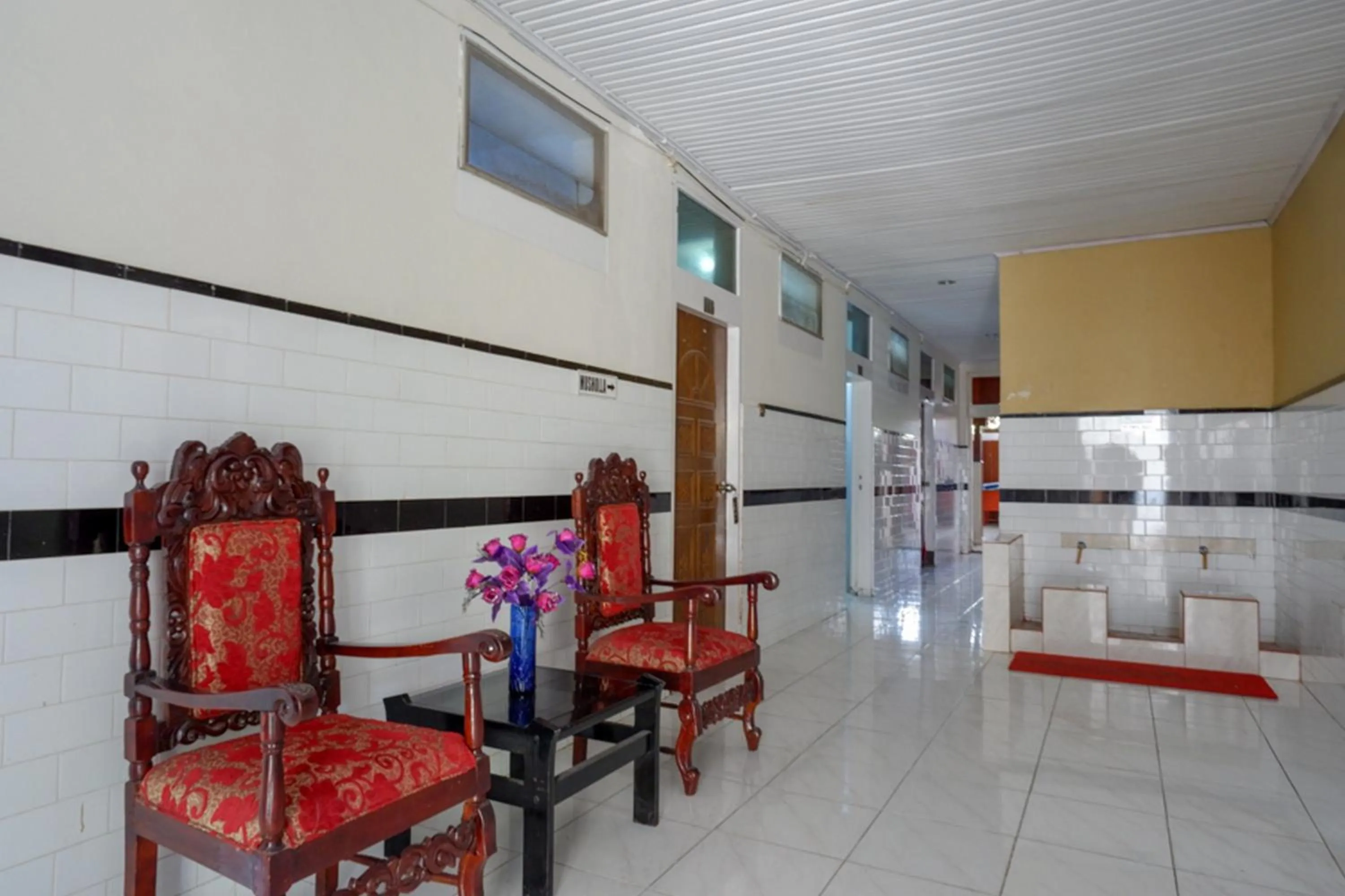 RedDoorz Plus Syariah at Alam Raya Hotel