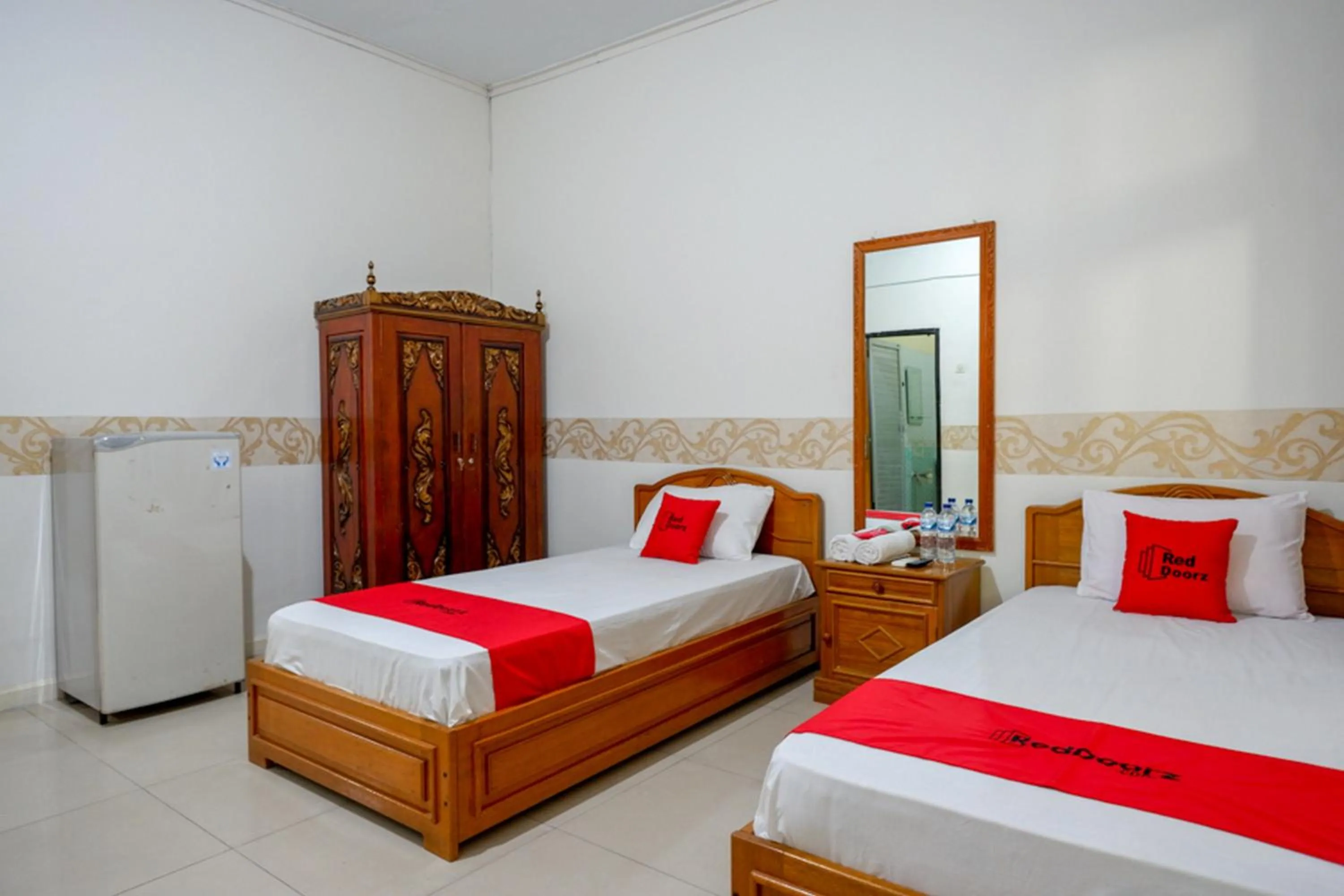 RedDoorz Plus Syariah at Alam Raya Hotel