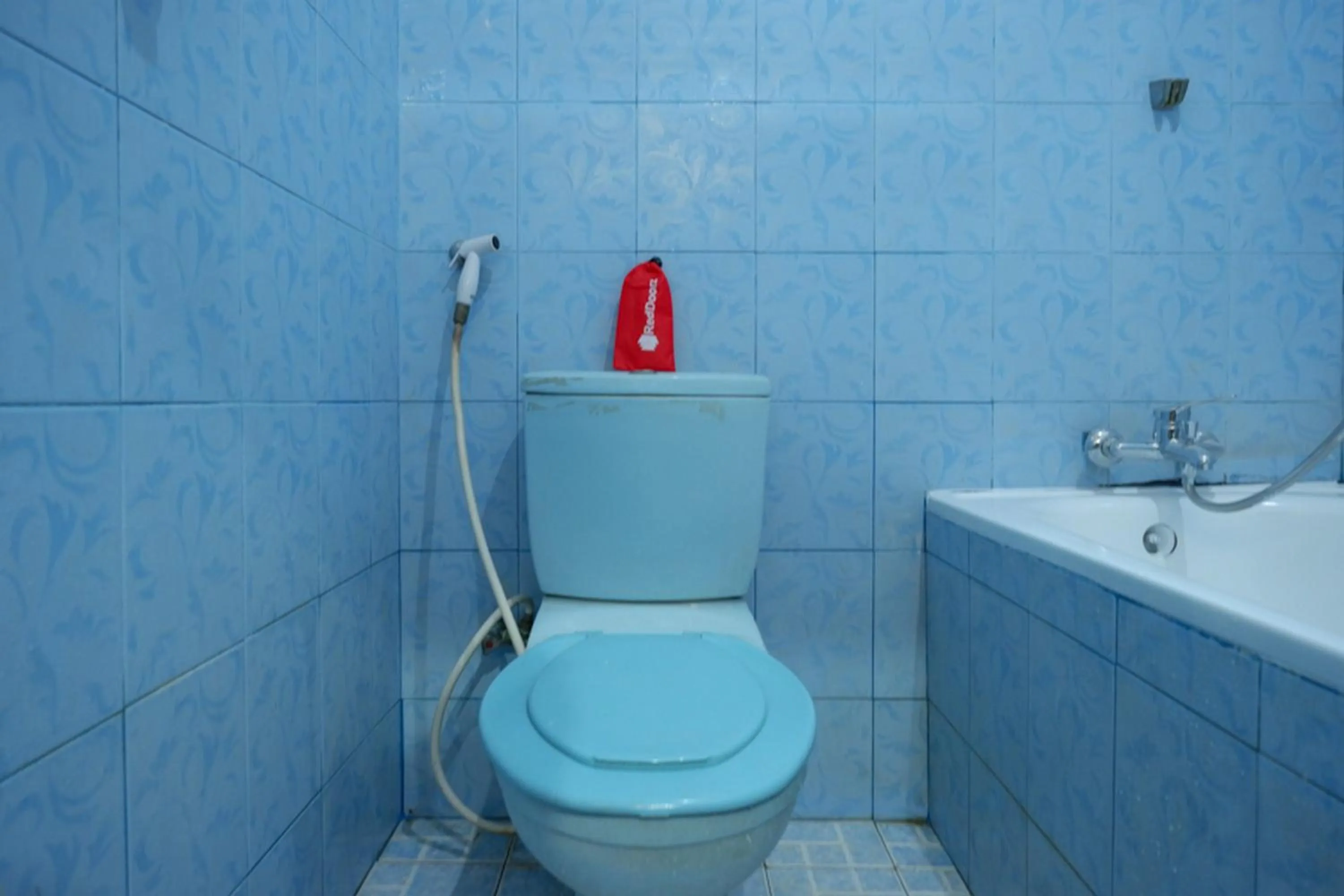 RedDoorz Plus Syariah at Alam Raya Hotel