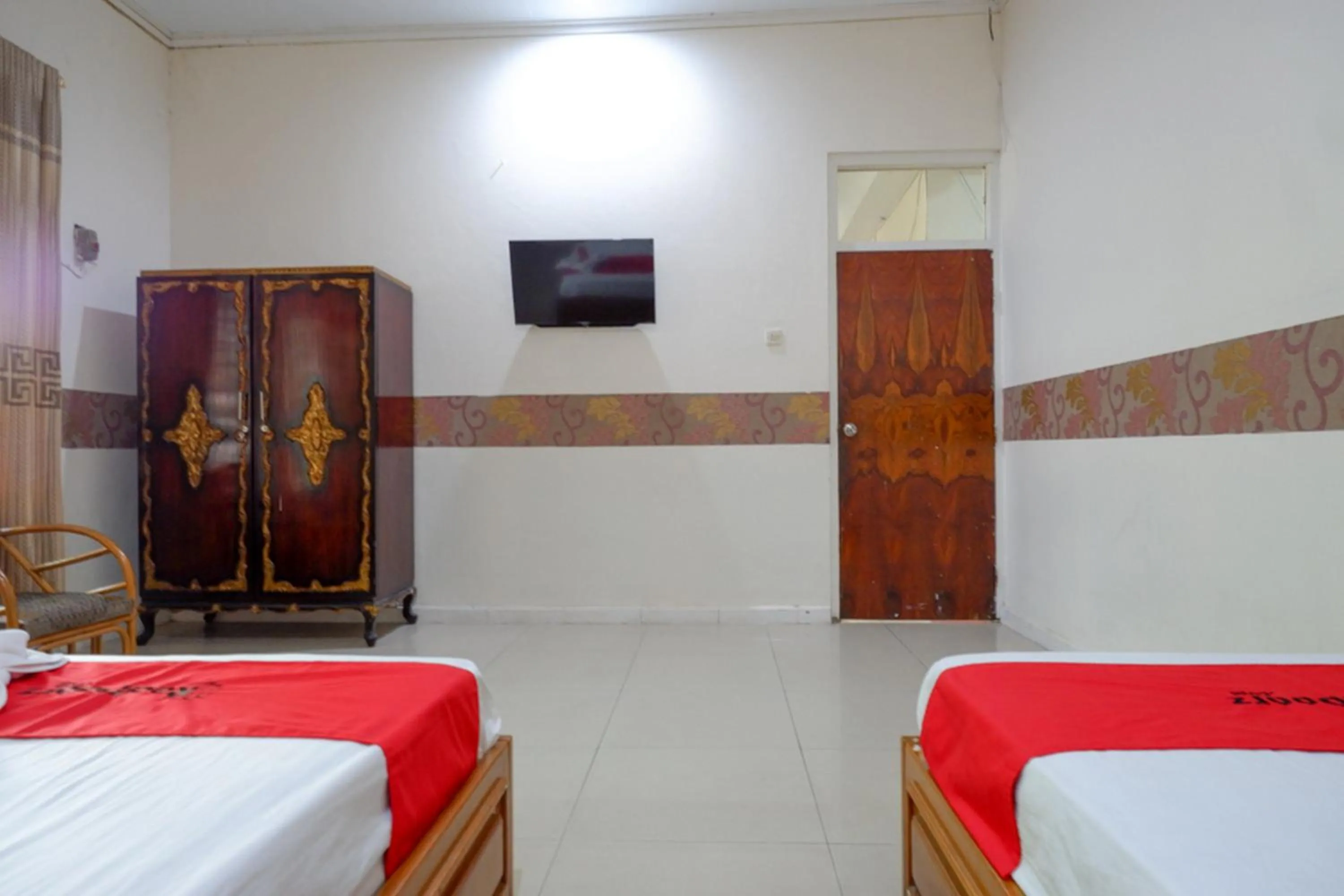 RedDoorz Plus Syariah at Alam Raya Hotel