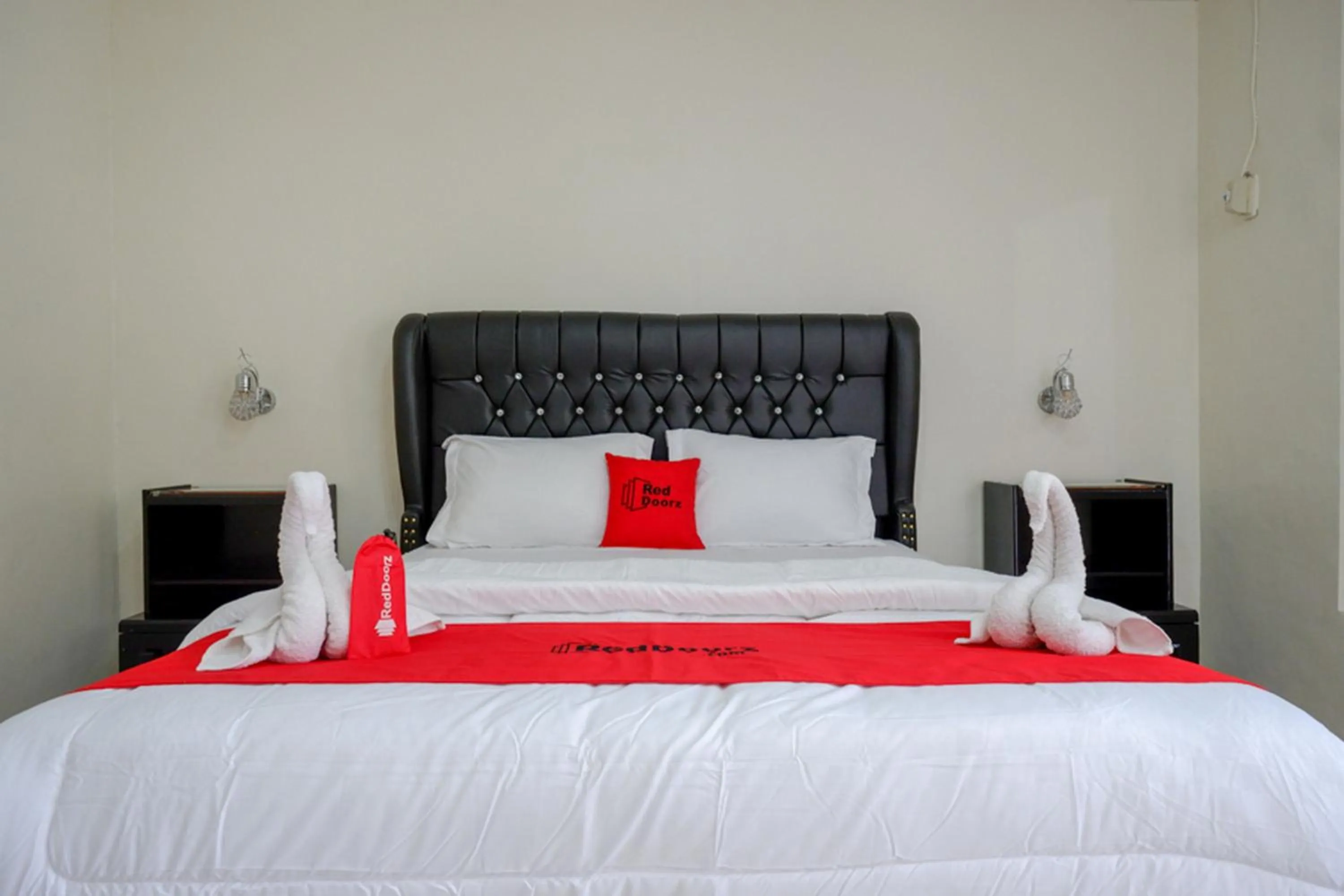 RedDoorz Plus Syariah at Alam Raya Hotel