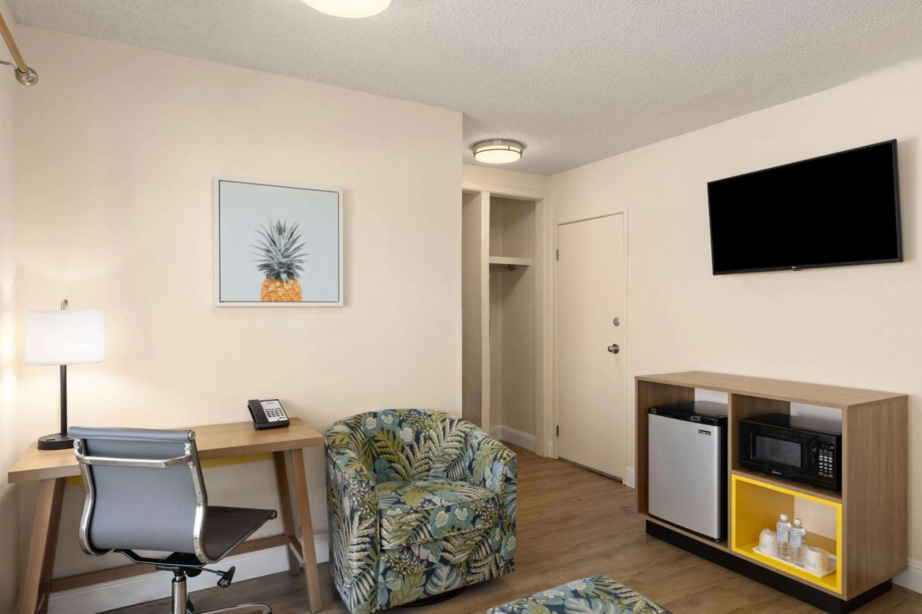 Photo of the whole room in Days Inn by Wyndham Maui Oceanfront