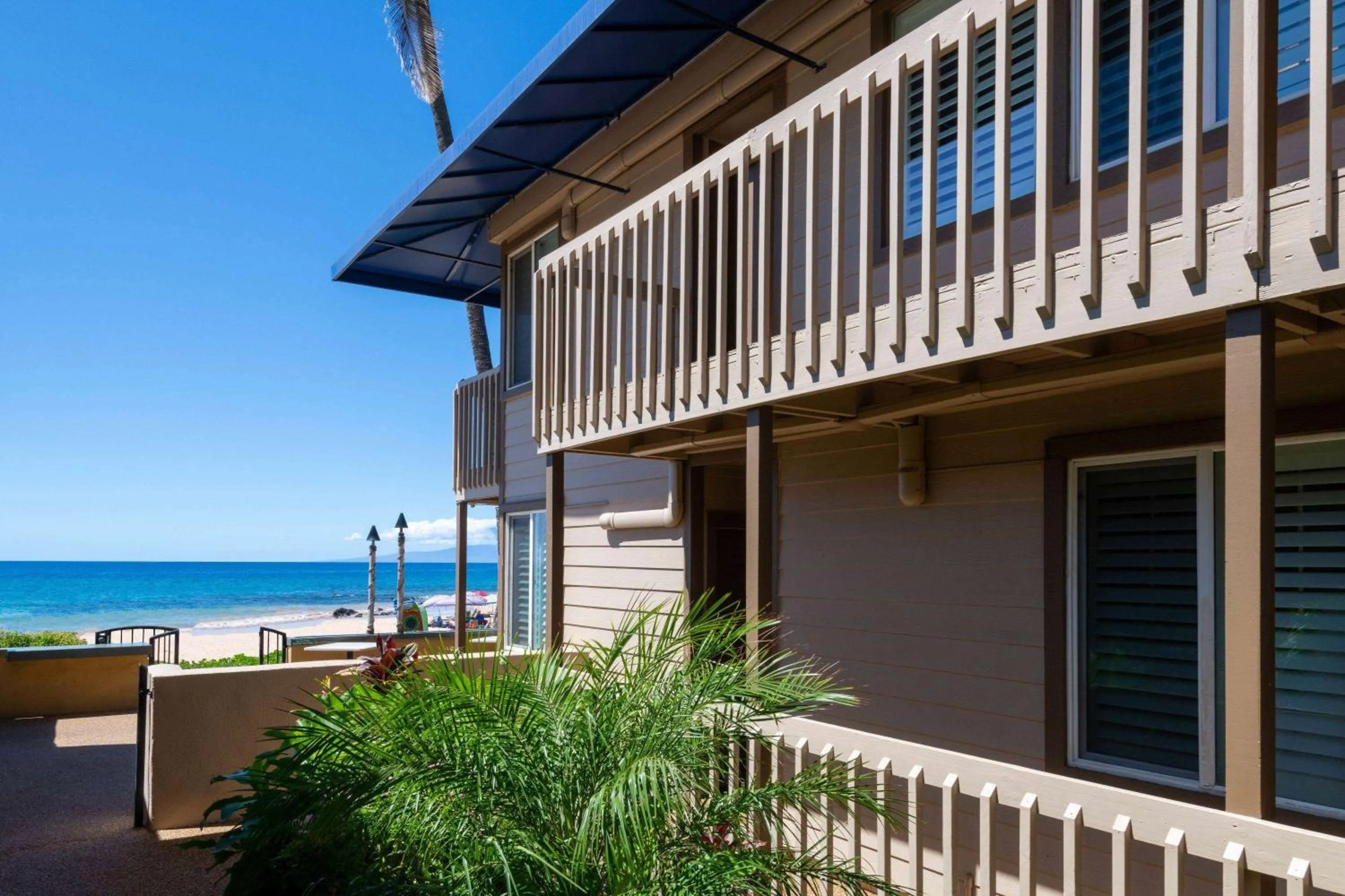 Property building in Days Inn by Wyndham Maui Oceanfront