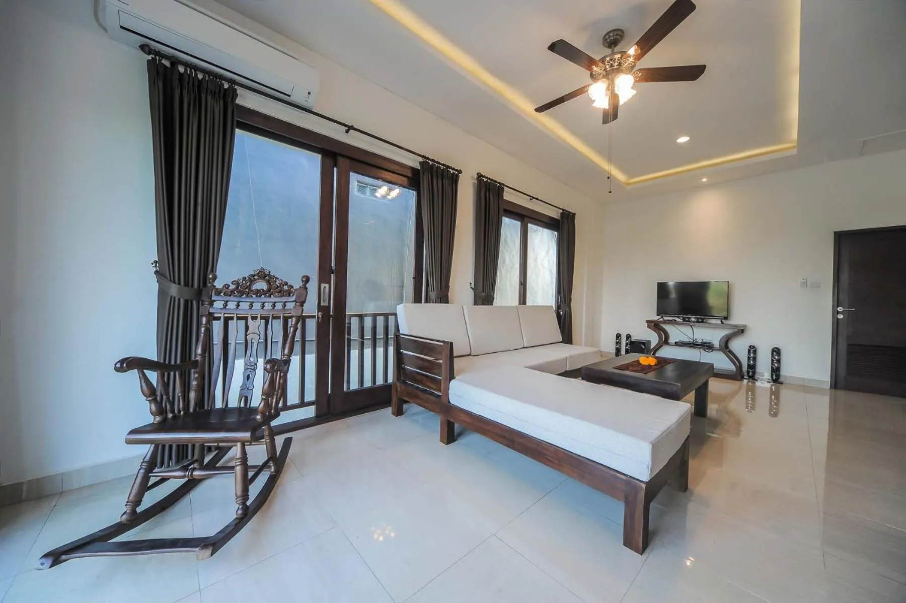 Communal lounge/ TV room, Bed in Villa Rindik Sanur
