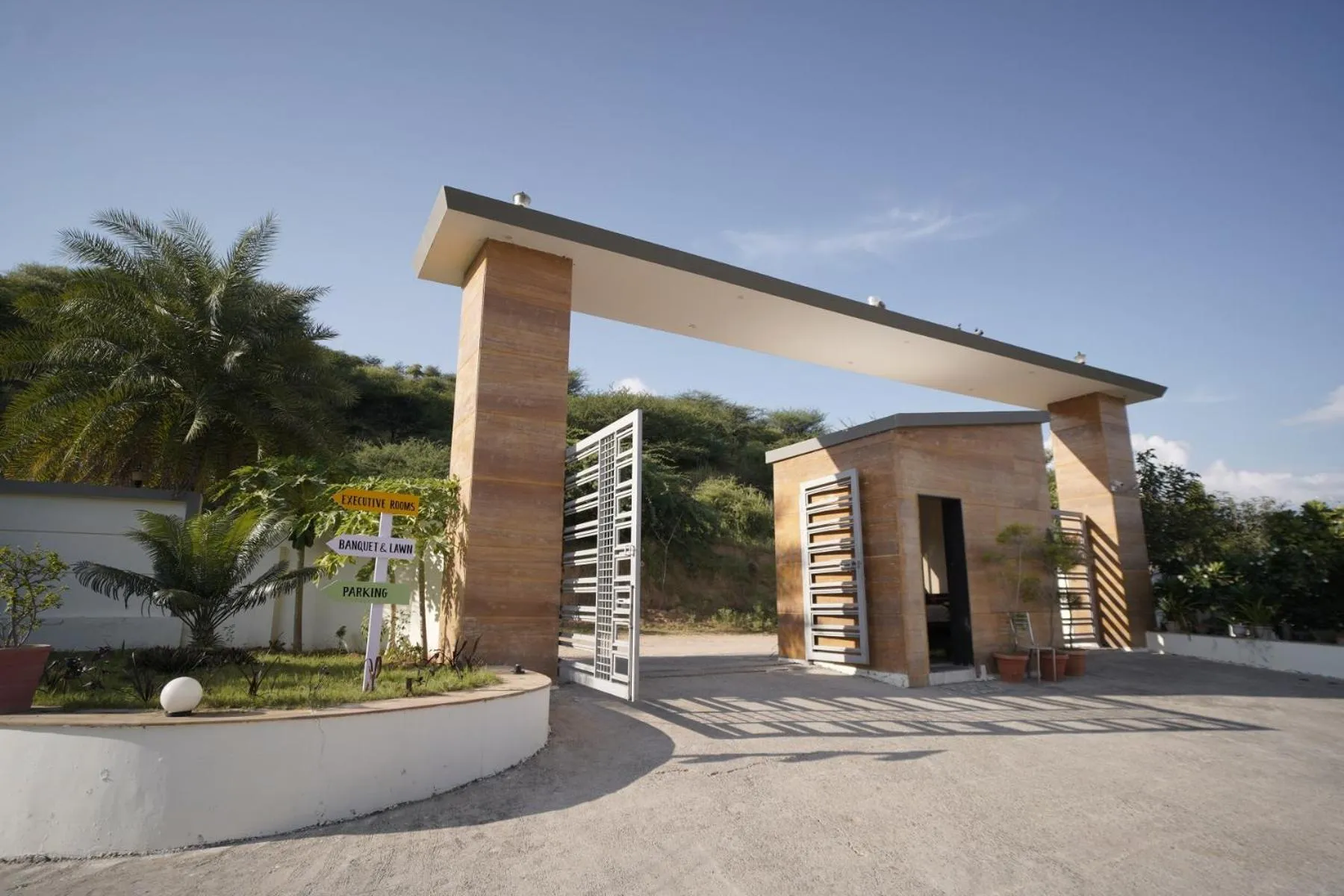 Facade/entrance in Amar Bagh Resort