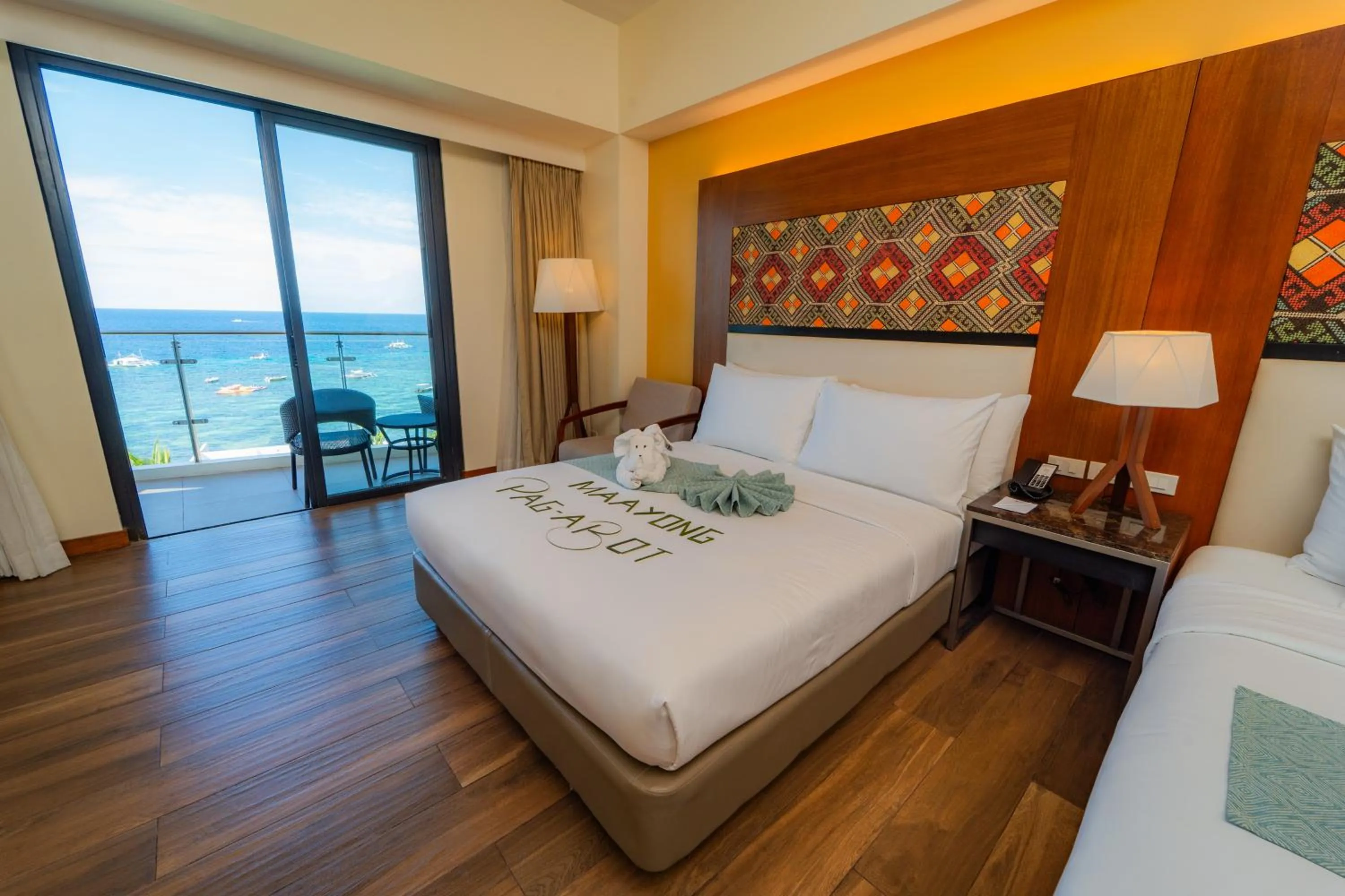 Guests, Bed in Best Western Plus The Ivywall Resort-Panglao