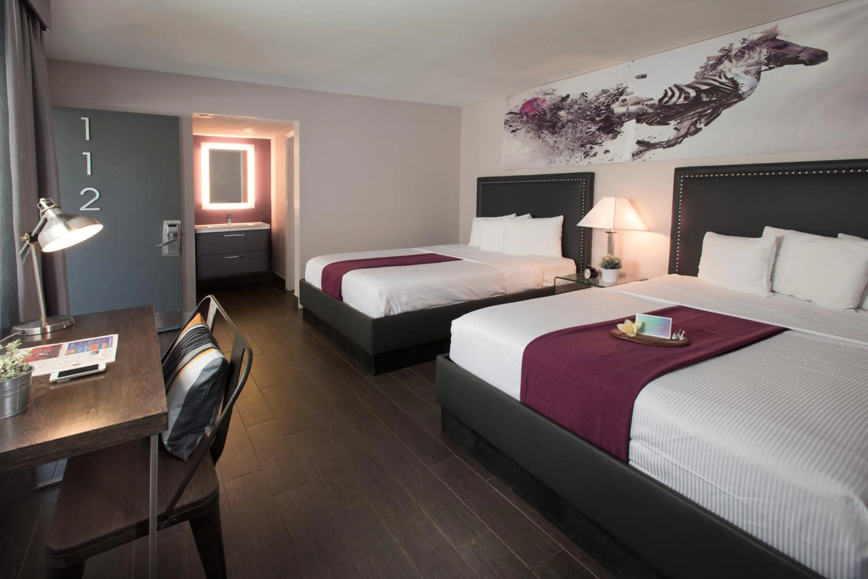 Photo of the whole room, Bed in Hotel Iris - Mission Valley-San Diego Zoo-SeaWorld