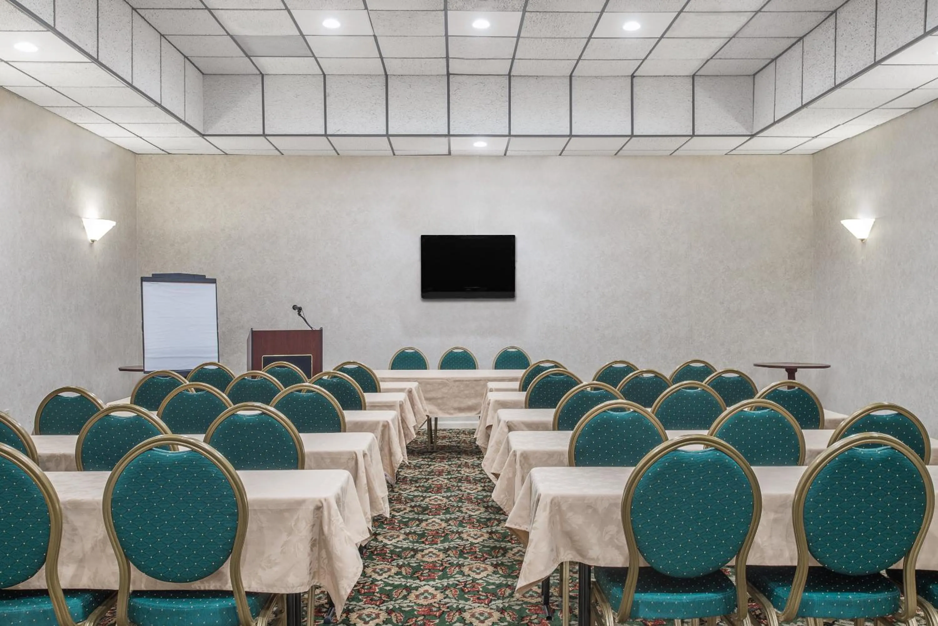 Meeting/conference room in Howard Johnson by Wyndham Saugerties