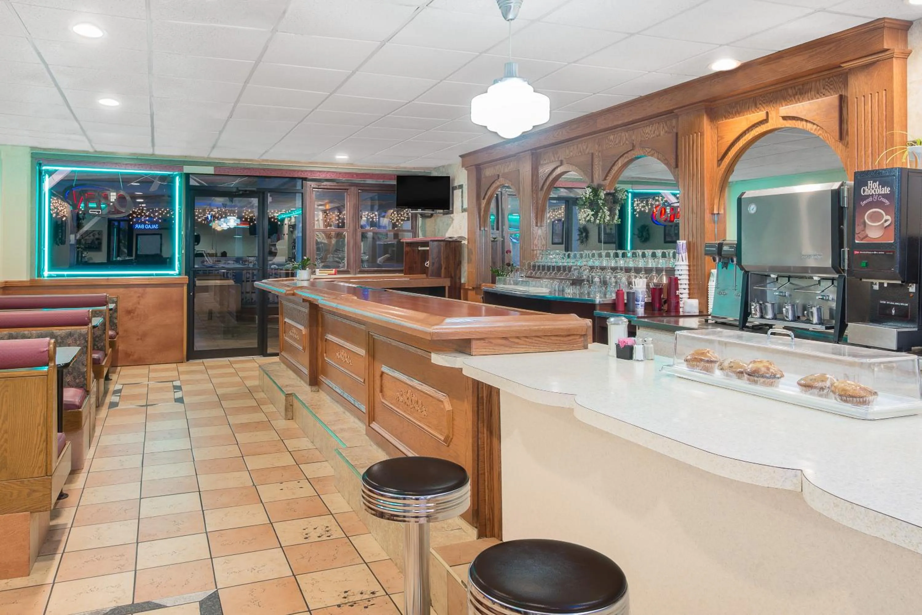 Restaurant/places to eat in Howard Johnson by Wyndham Saugerties