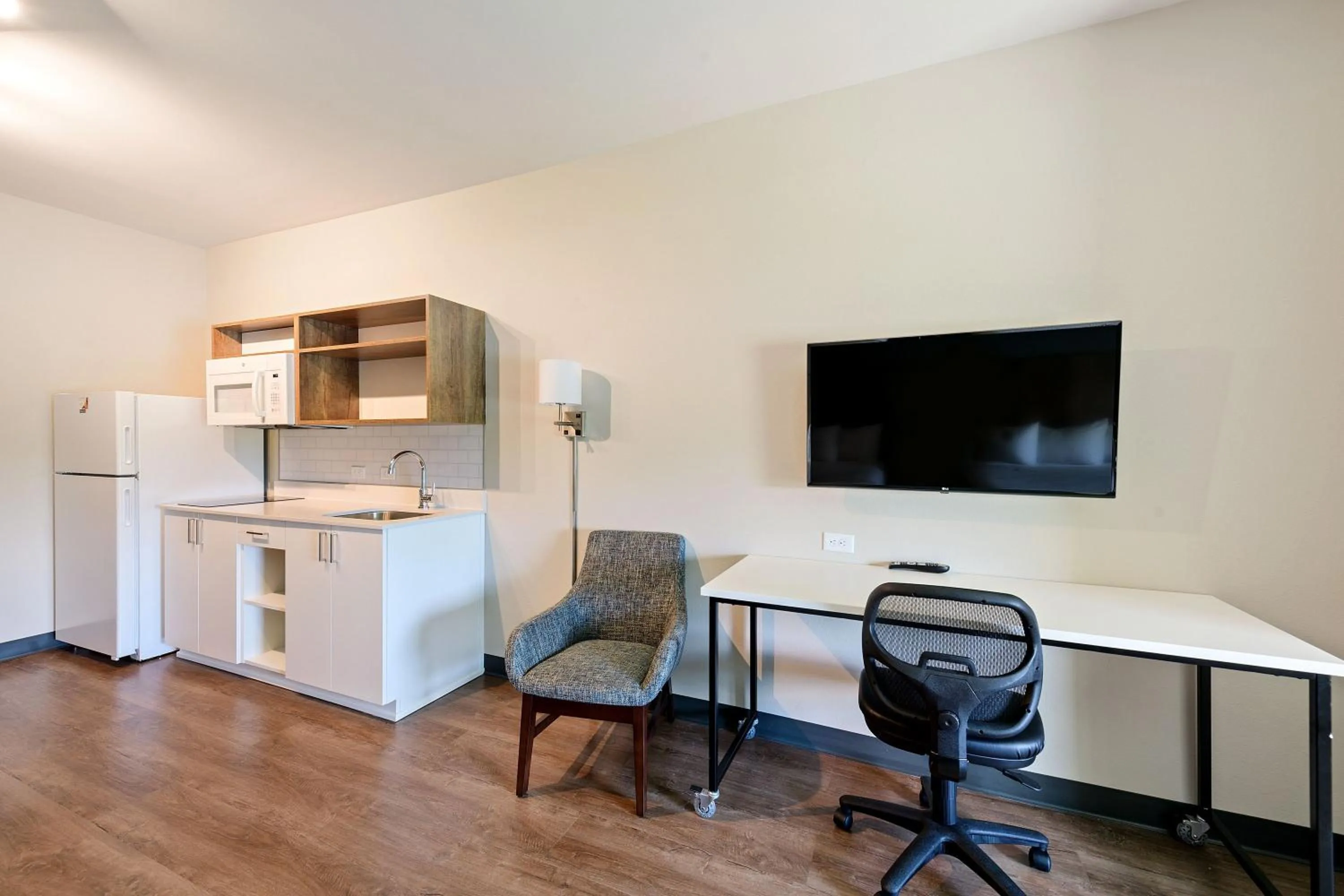 TV and multimedia in Extended Stay America Premier Suites - Savannah - Pooler