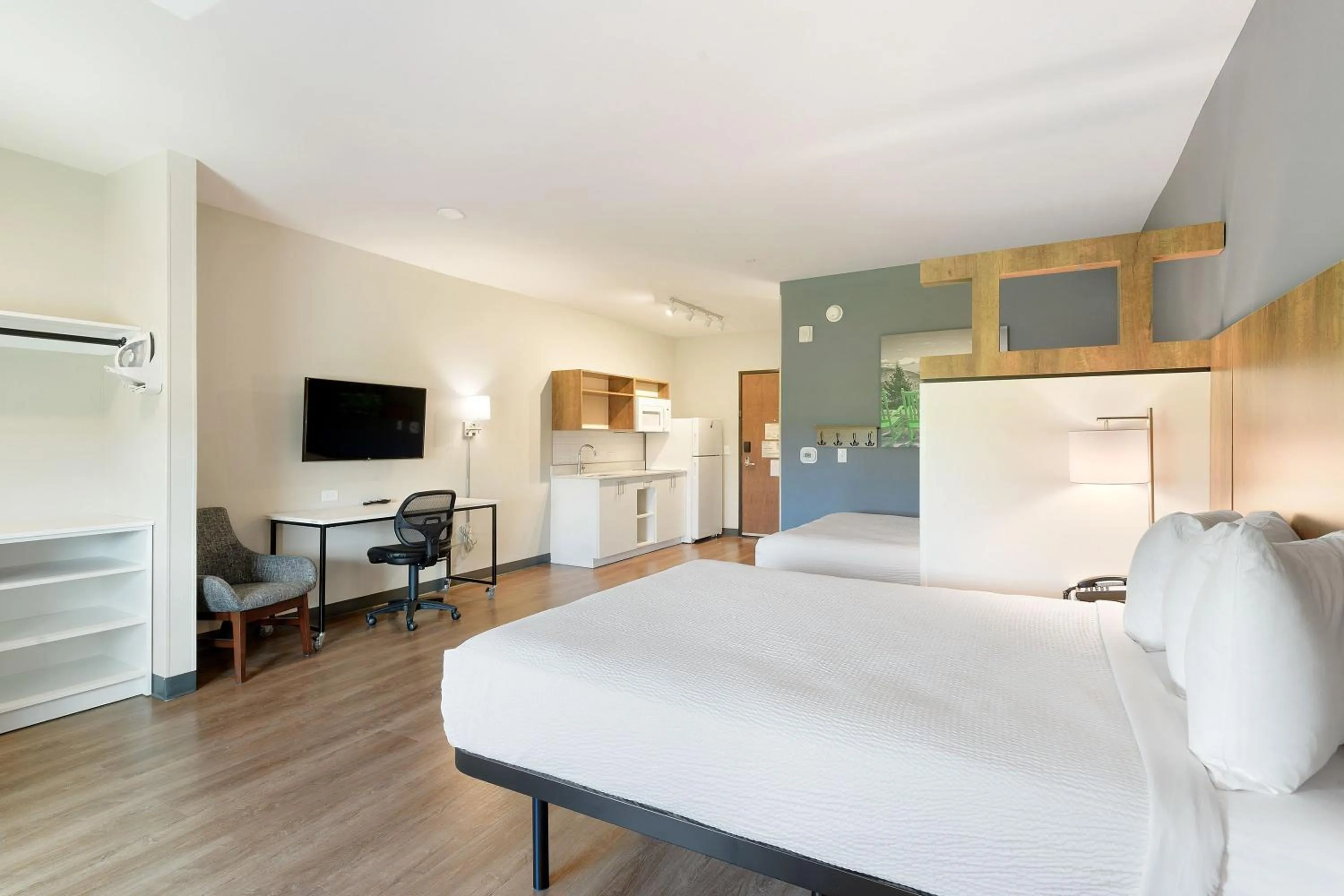 Photo of the whole room, Bed in Extended Stay America Premier Suites - Savannah - Pooler