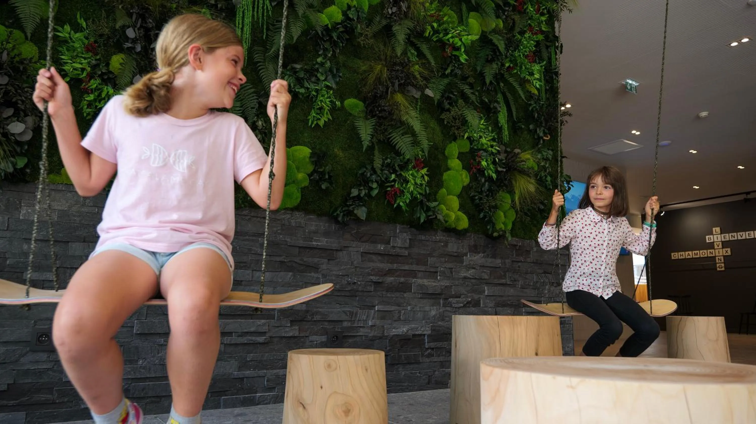 Lobby or reception in Plan B Hotel - Living Chamonix