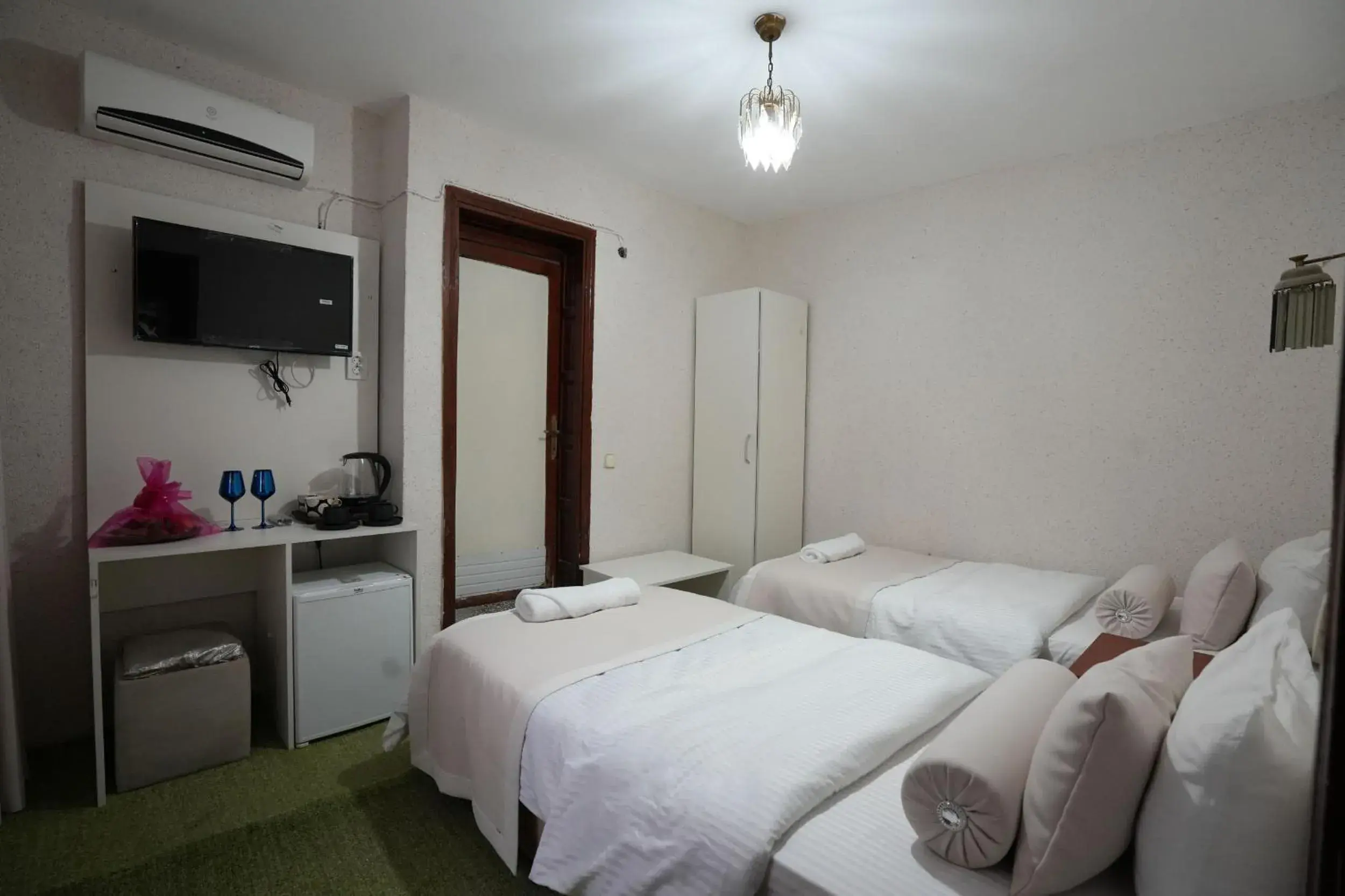 Twin Room with Bathroom in OzenTurku Hotel Twin Room with Bathroom in OzenTurku Hotel