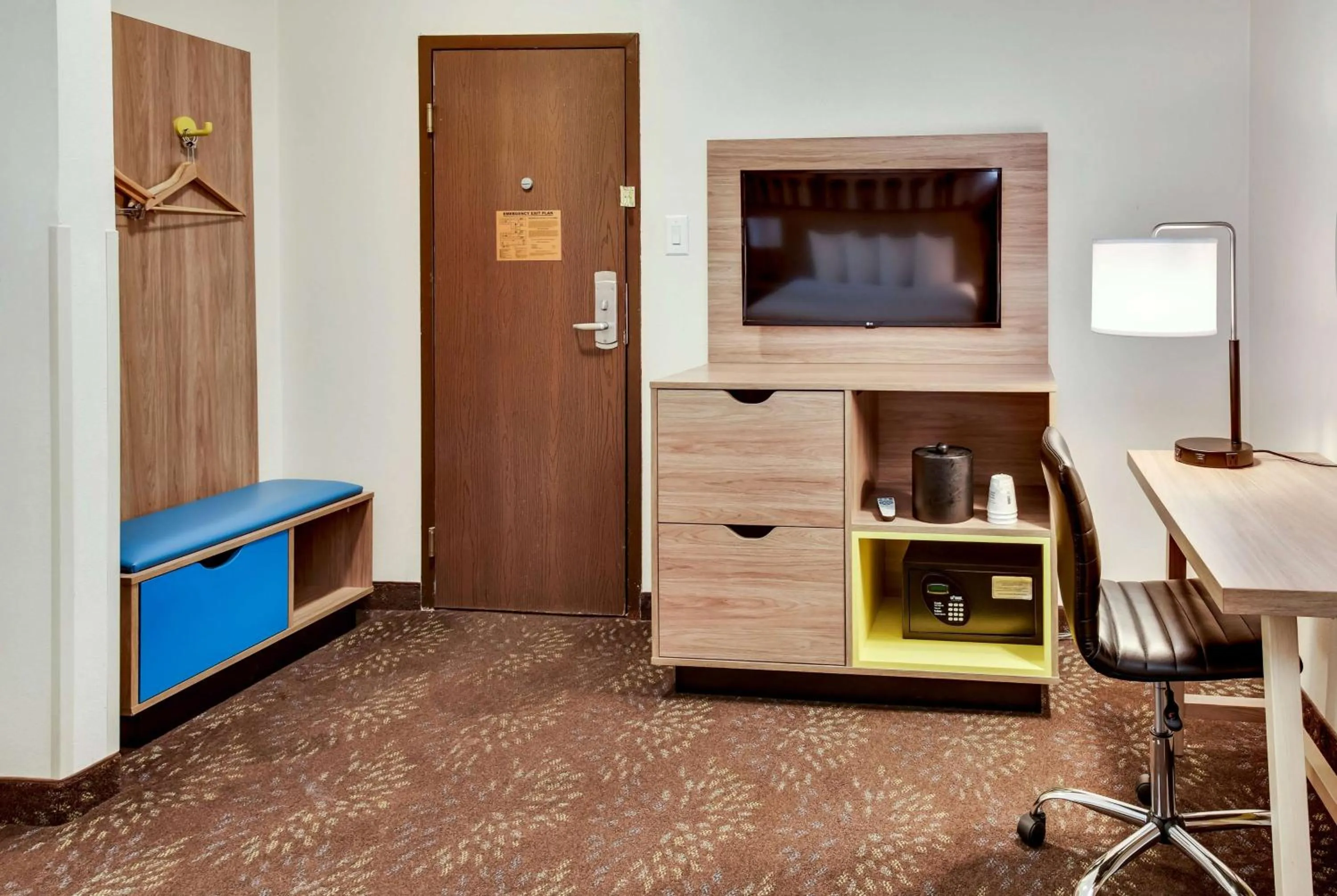 Photo of the whole room in Days Inn by Wyndham Washington DC/Connecticut Avenue