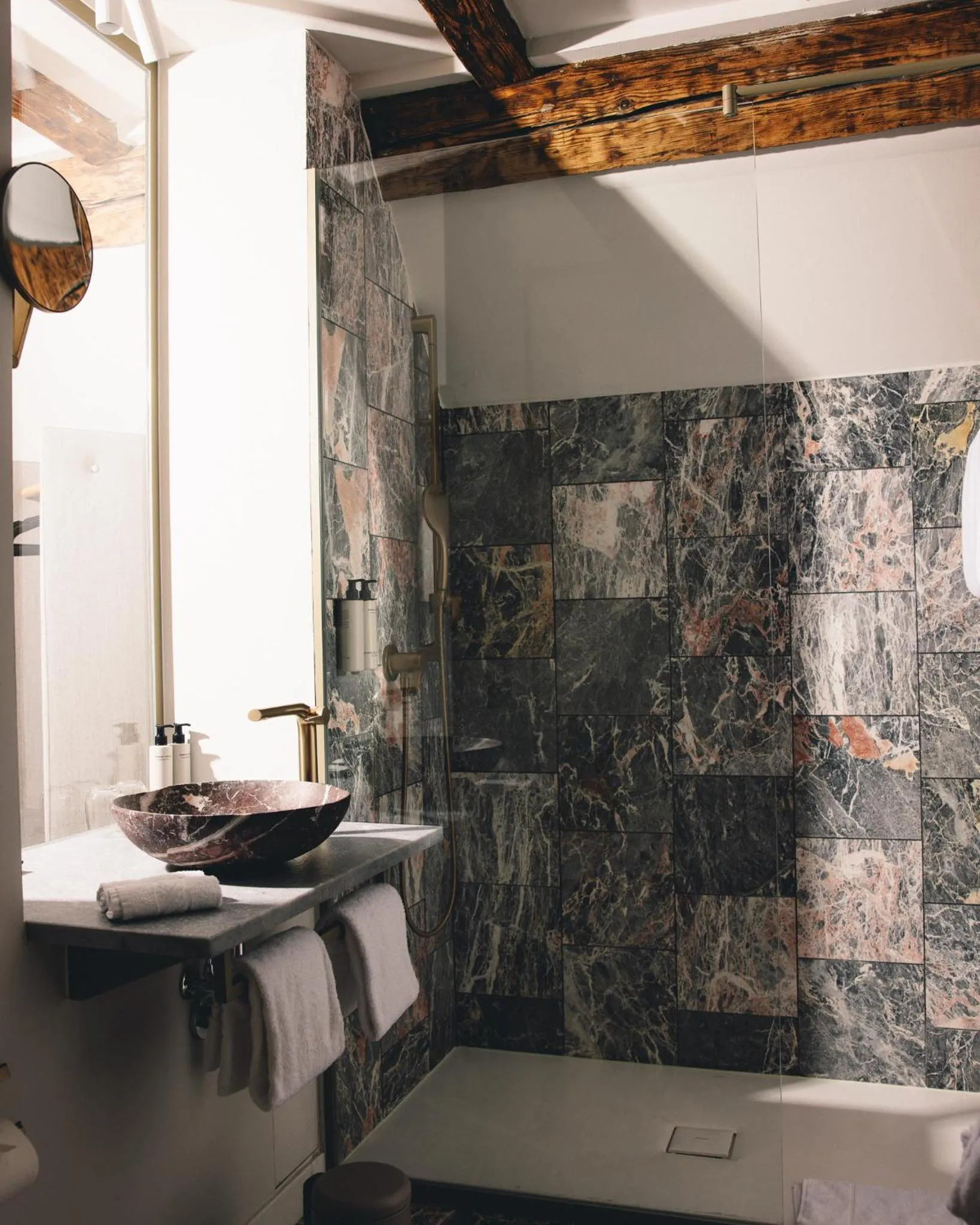 Shower in Kai 36 - Hotel zwischen Fels und Fluss