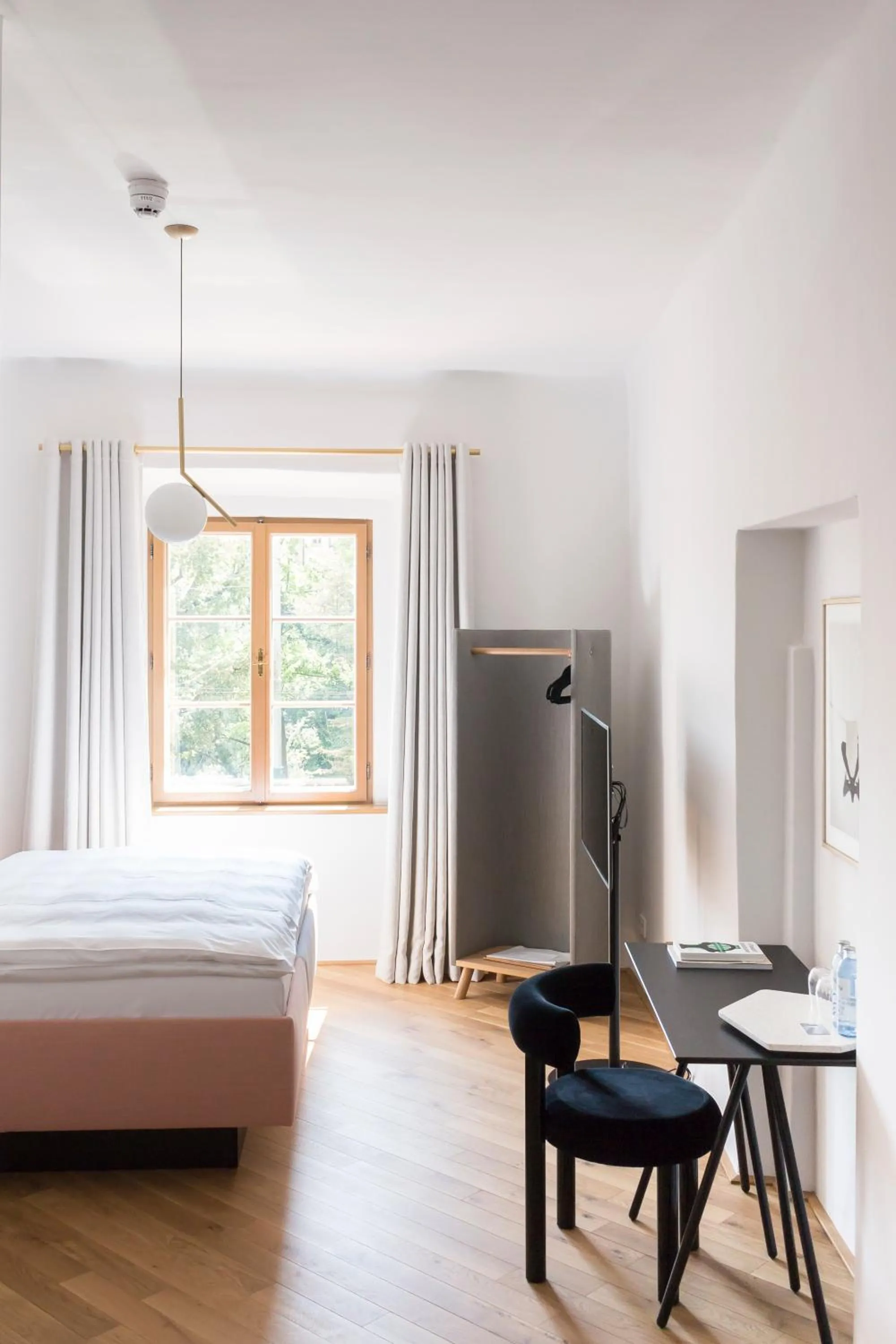 Photo of the whole room, Bed in Kai 36 - Hotel zwischen Fels und Fluss