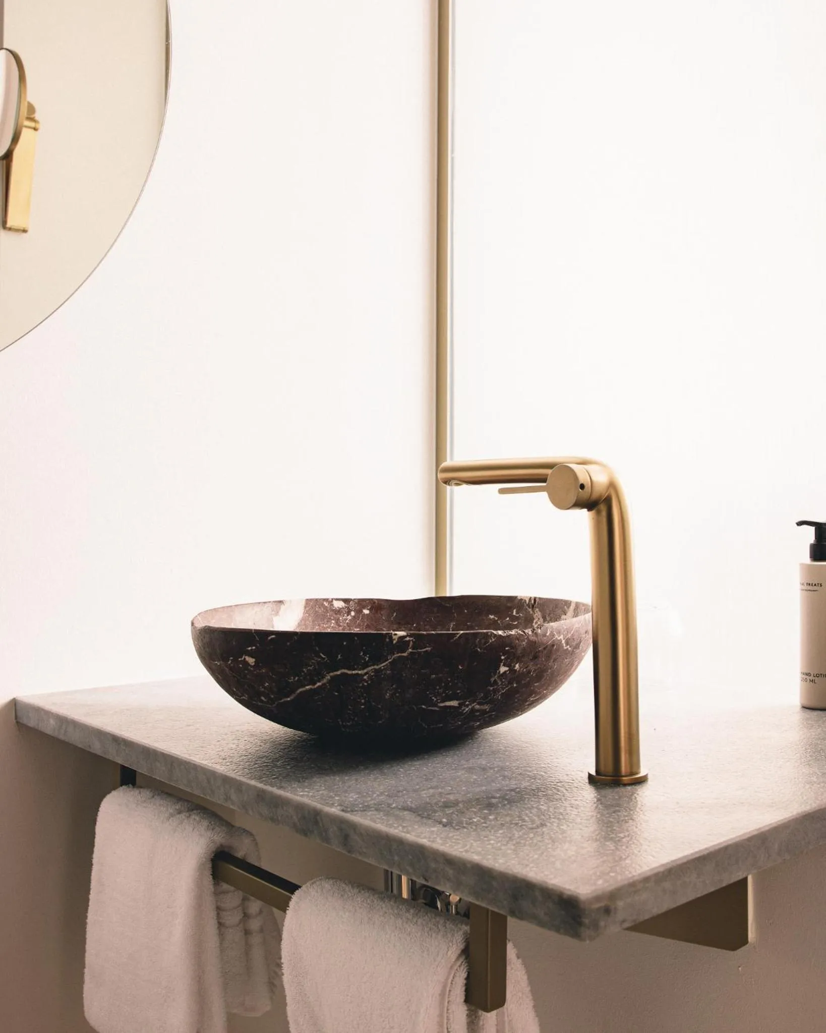 Bathroom in Kai 36 - Hotel zwischen Fels und Fluss