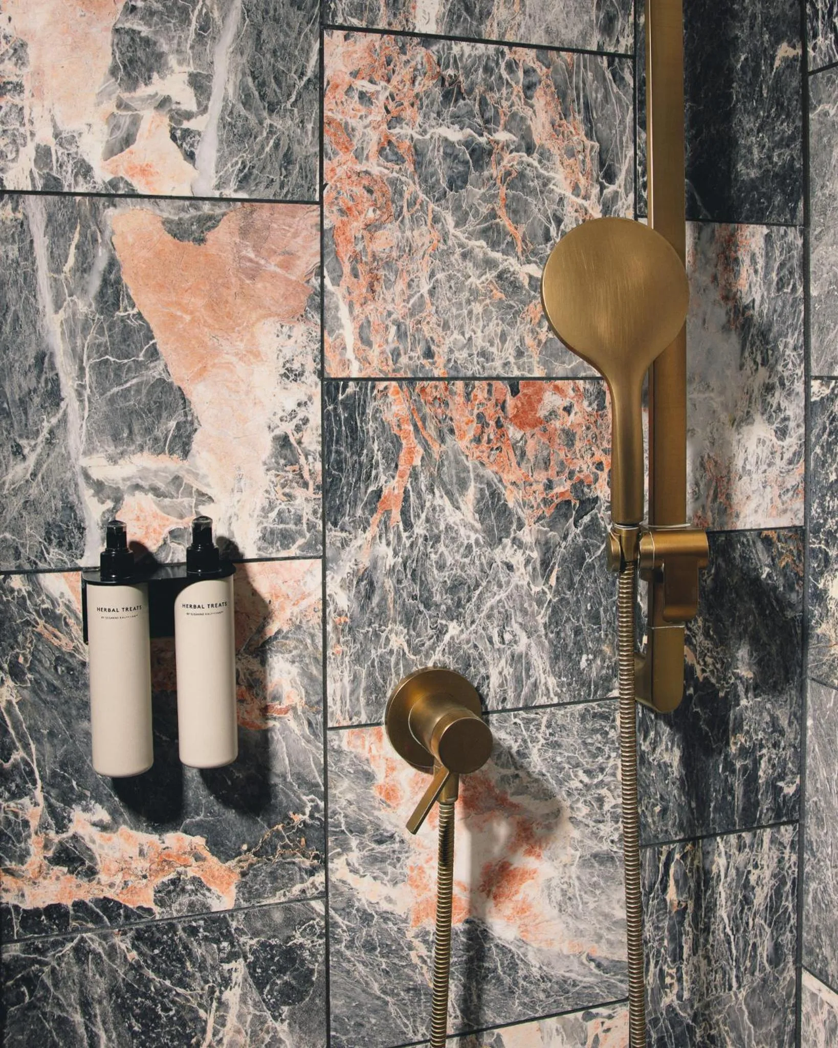 Shower in Kai 36 - Hotel zwischen Fels und Fluss