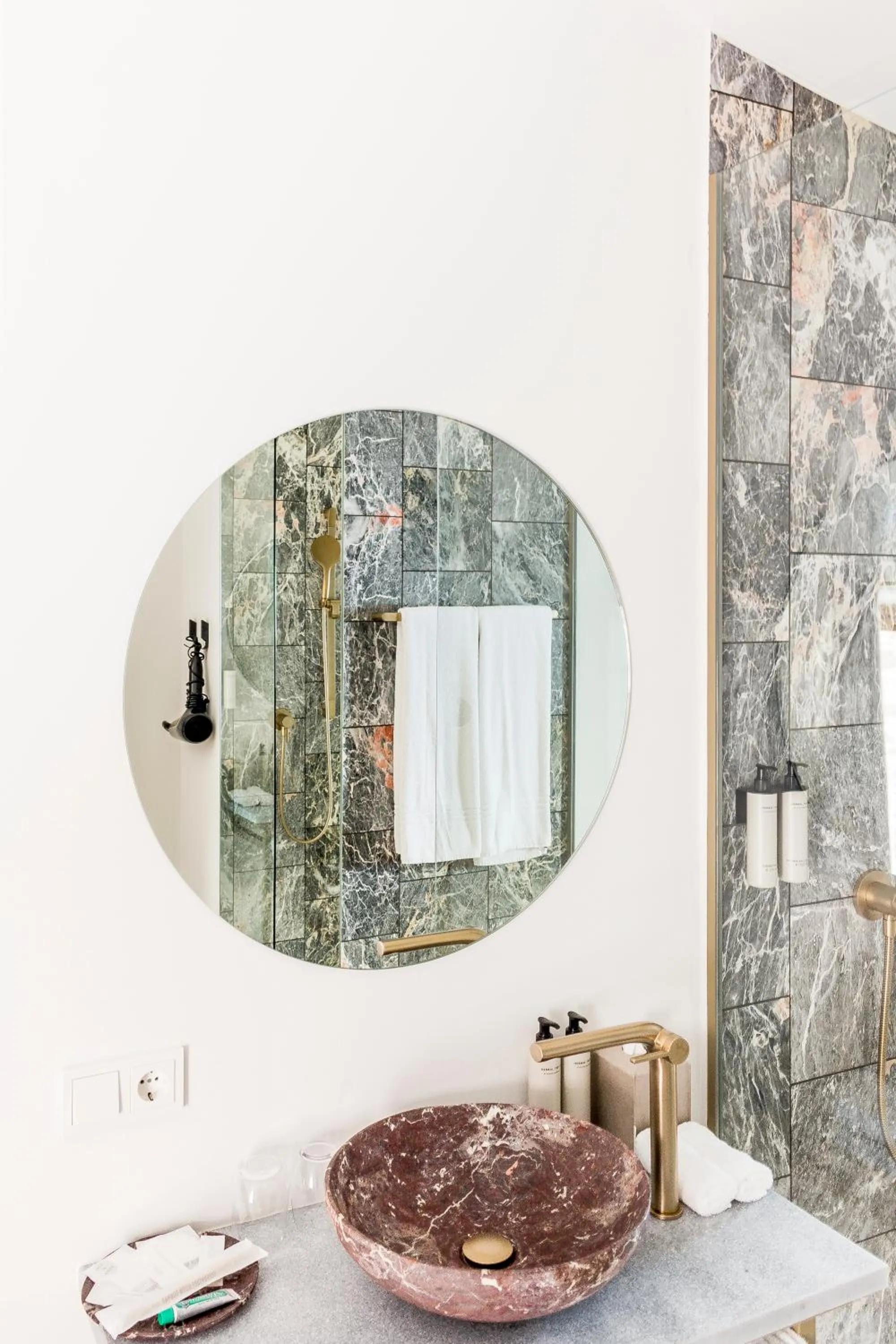 Bathroom in Kai 36 - Hotel zwischen Fels und Fluss