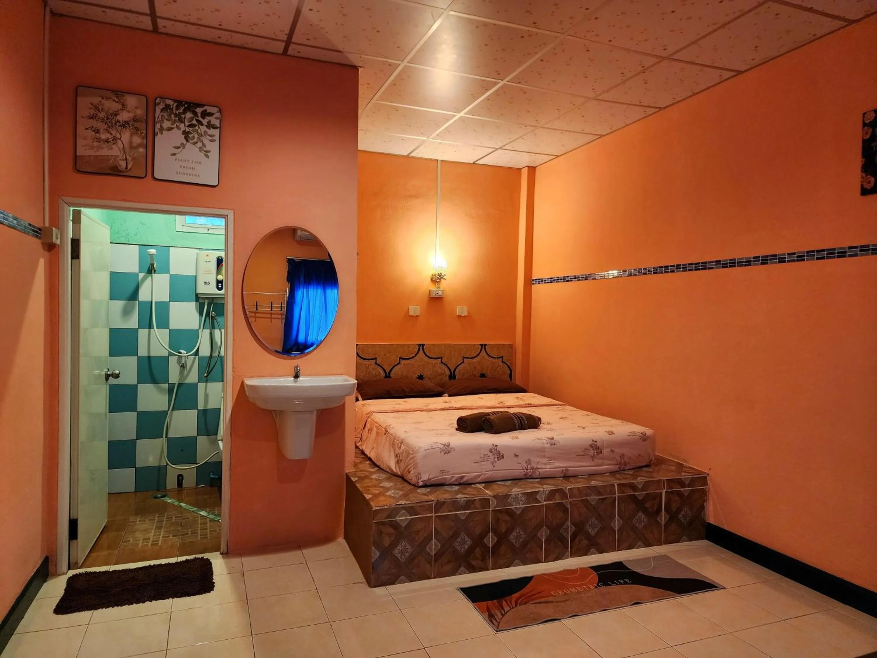 Bed in Ingpha Room For Rent