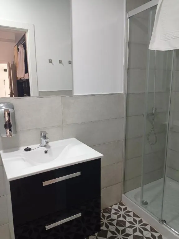 Toilet in Planeta Cadiz Hostel