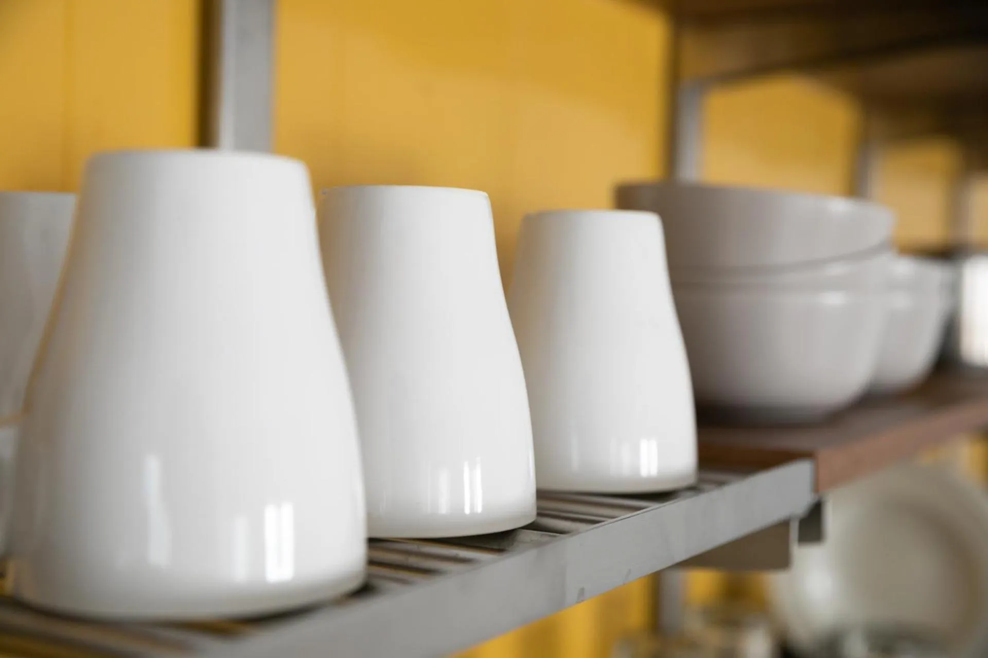 Communal kitchen in Planeta Cadiz Hostel