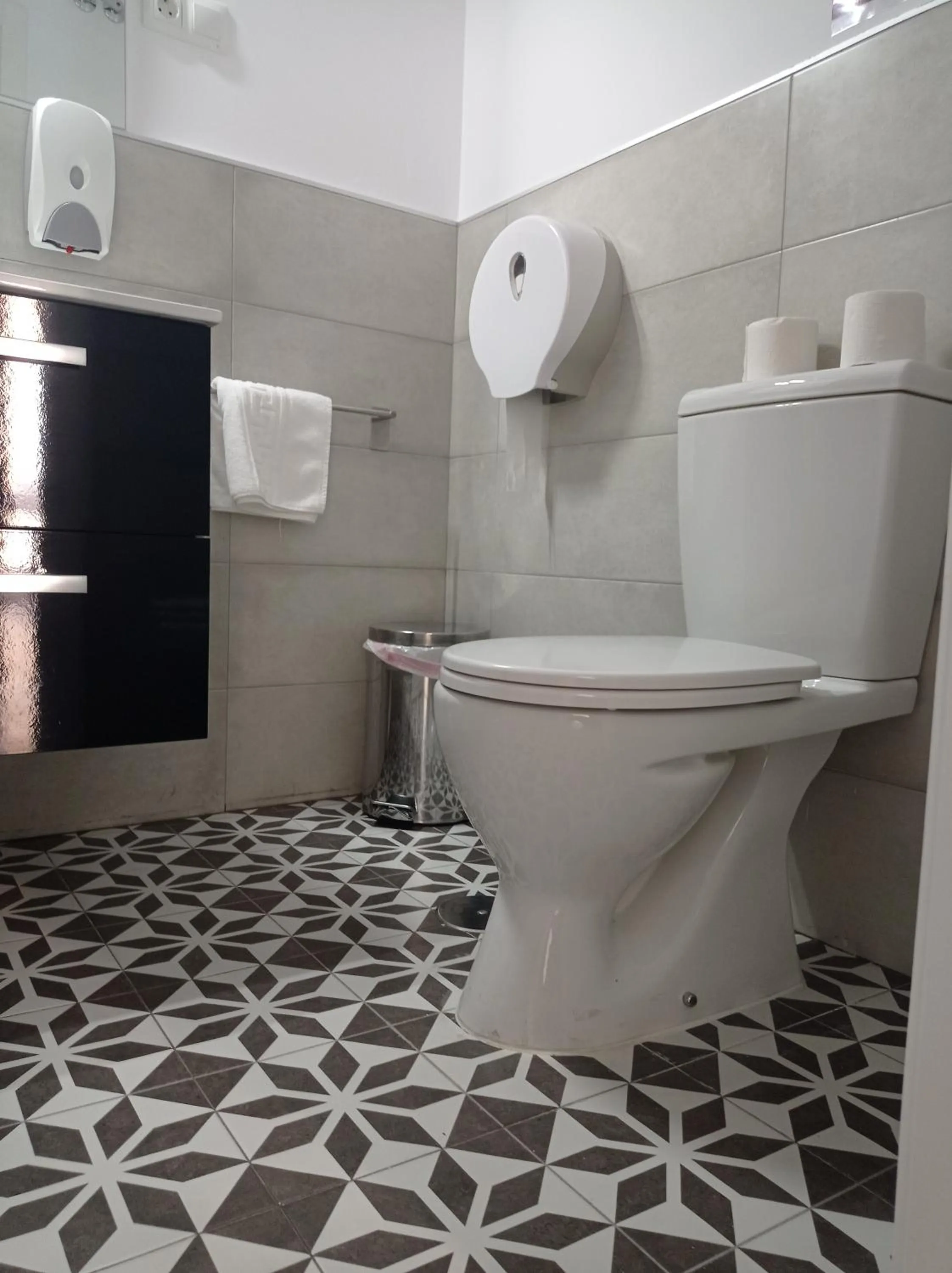 Bathroom in Planeta Cadiz Hostel