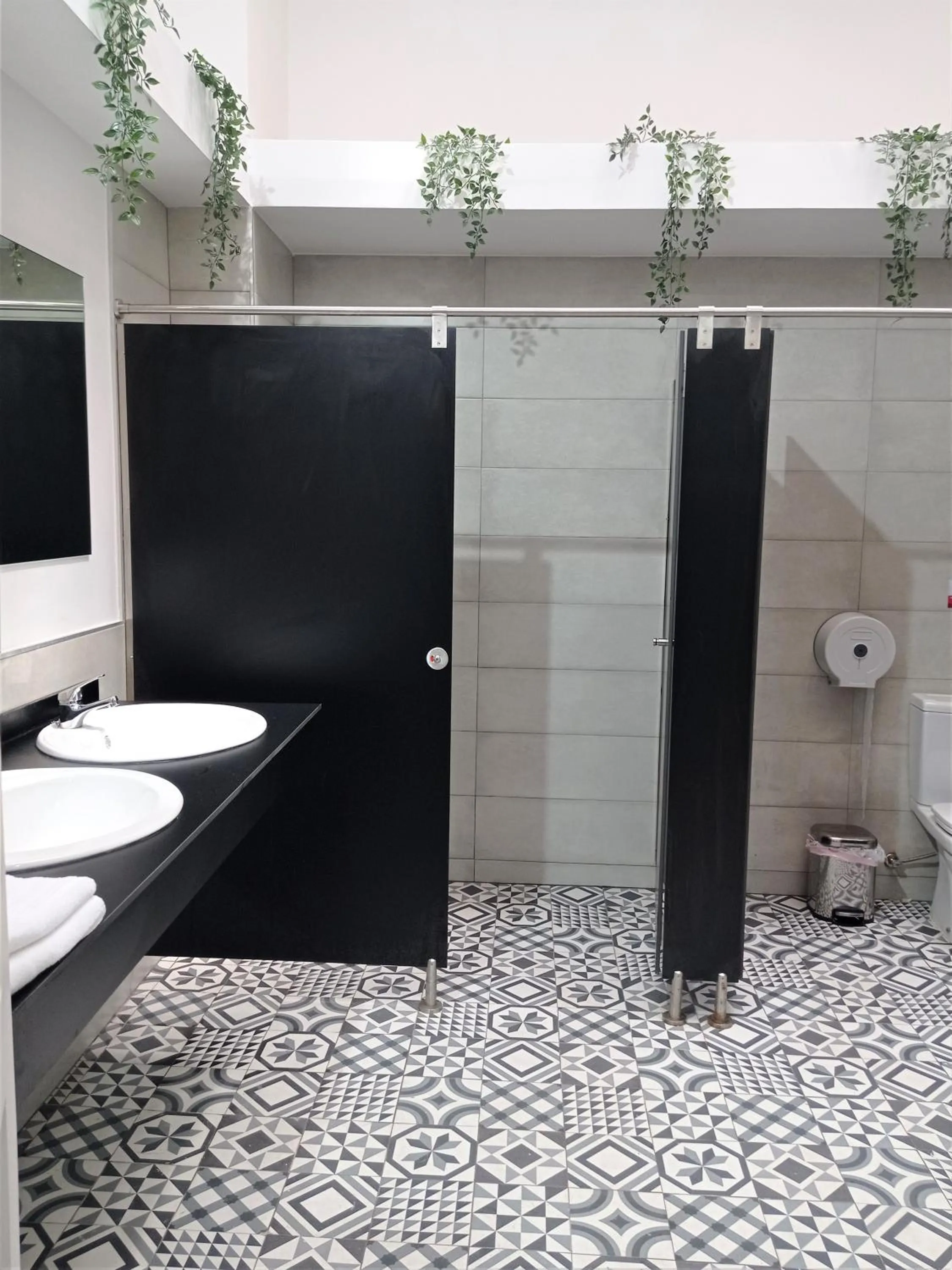 Bathroom in Planeta Cadiz Hostel