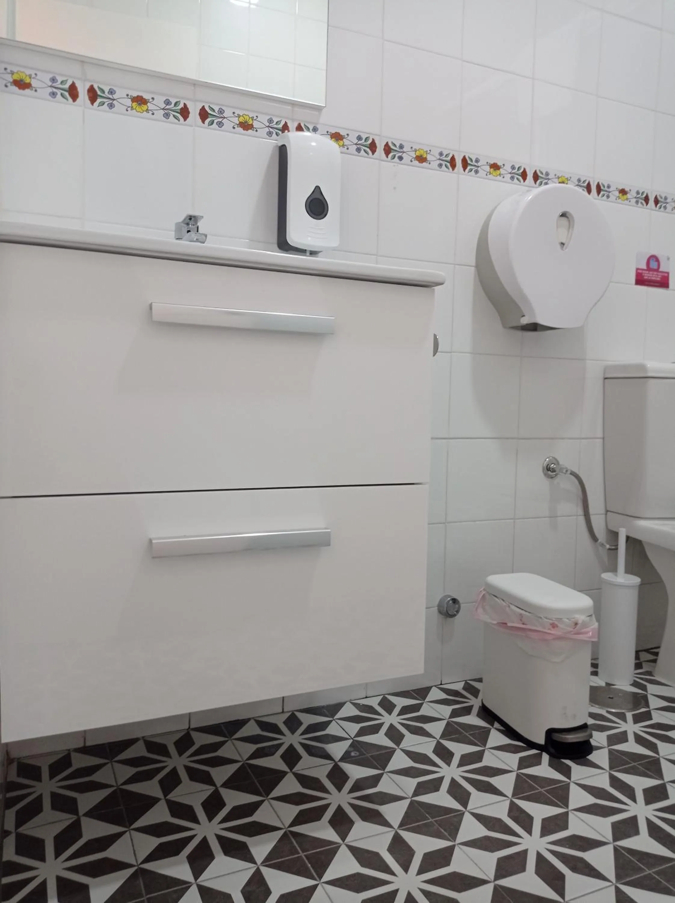 Bathroom in Planeta Cadiz Hostel