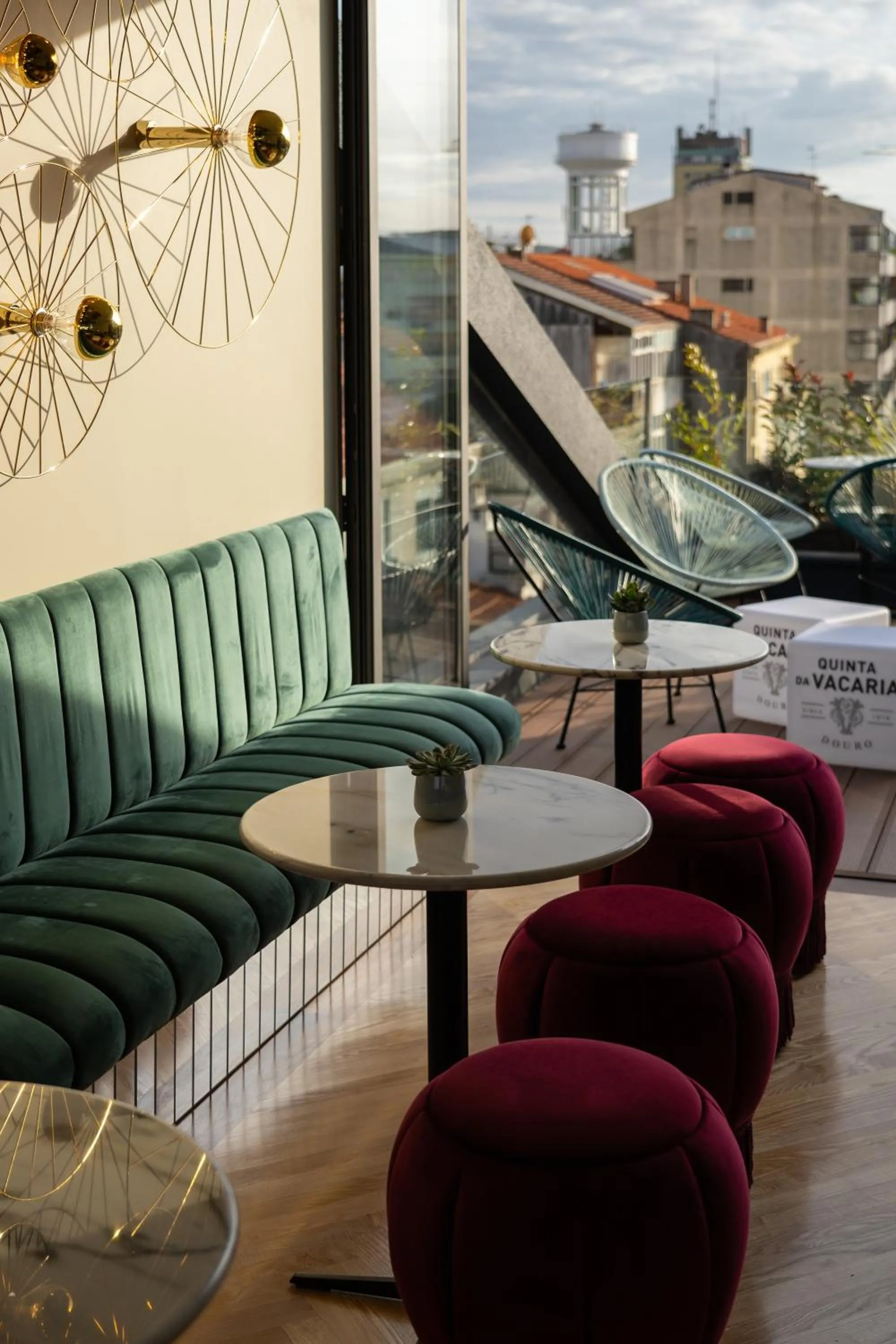 Lounge or bar in The Convo Porto Hotel & Apartment