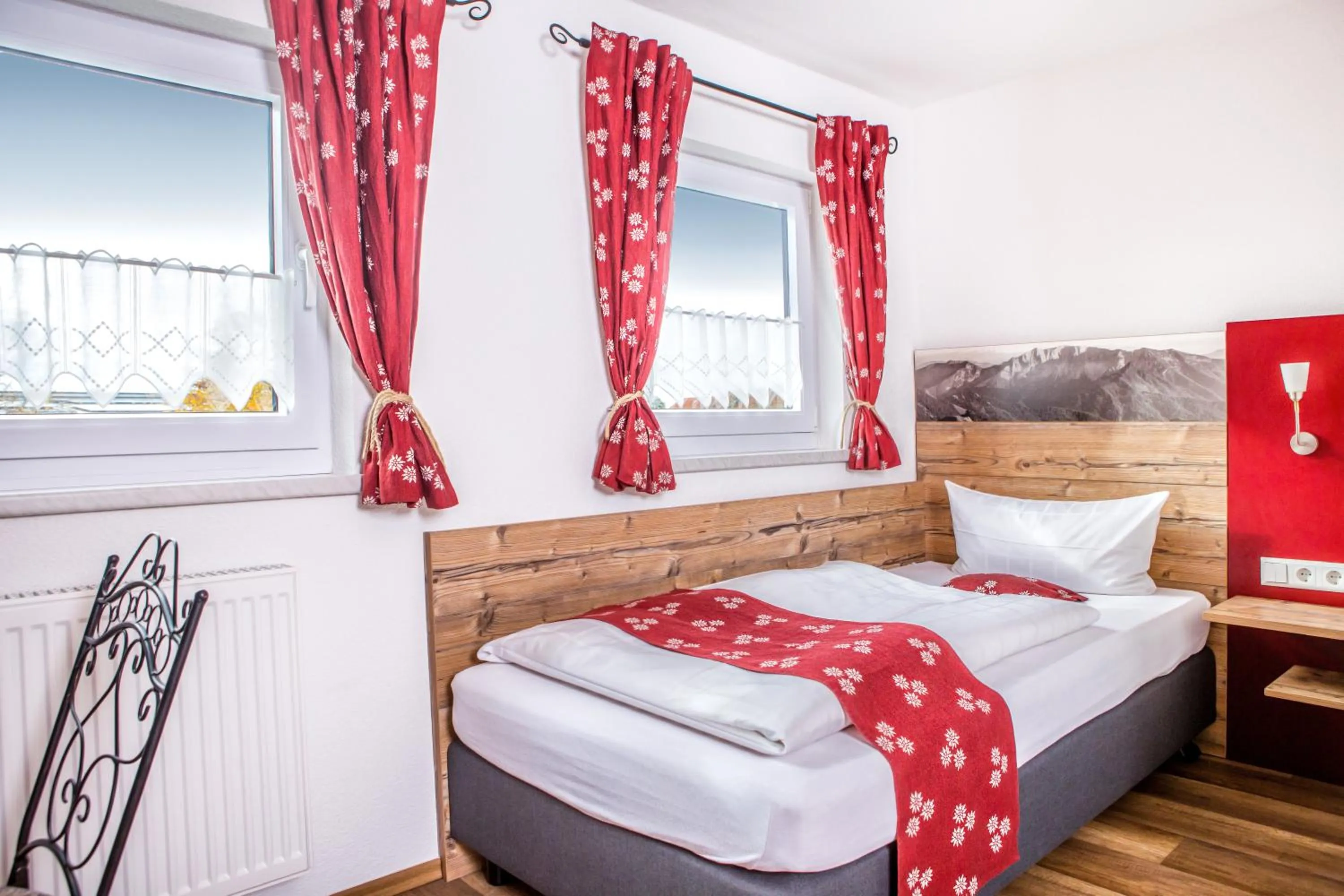 Bed in Traditions-Gasthaus Bayrischer Hof