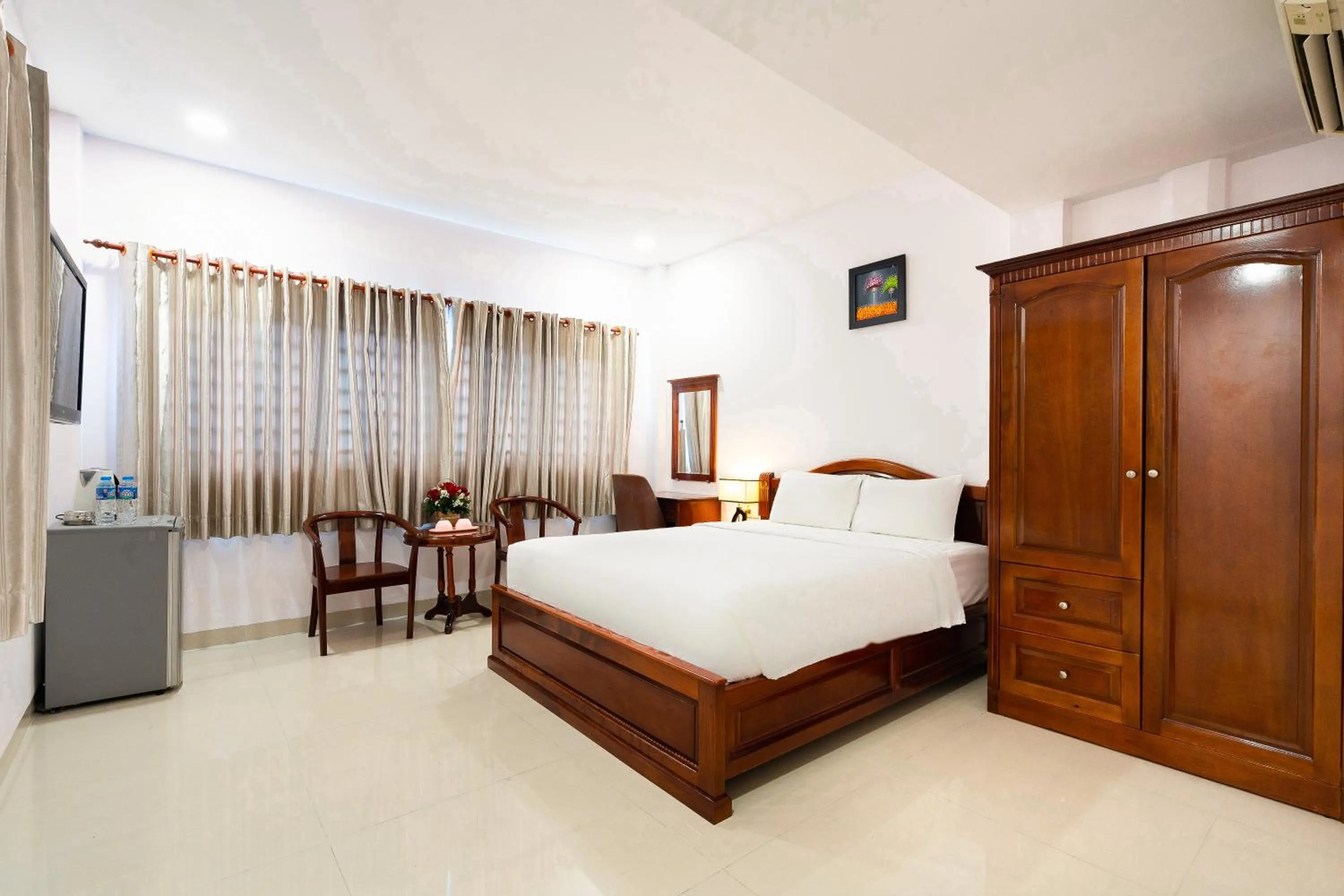 Photo of the whole room, Bed in Hoang Hoang Hotel (Bloom 3)